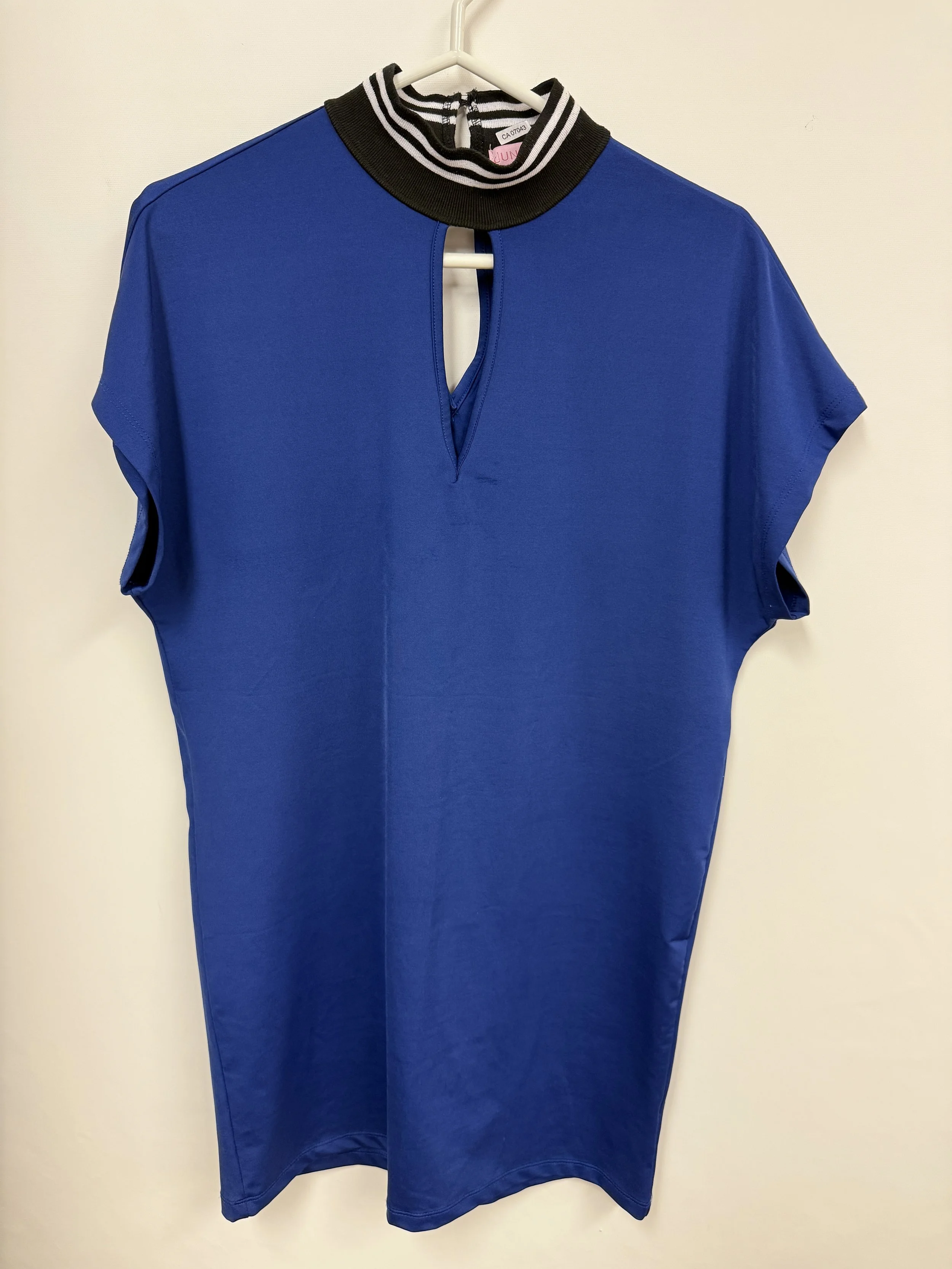 Robe bleue satinée, col montant en coton noir et blanc, Juna & Hope, Medium
