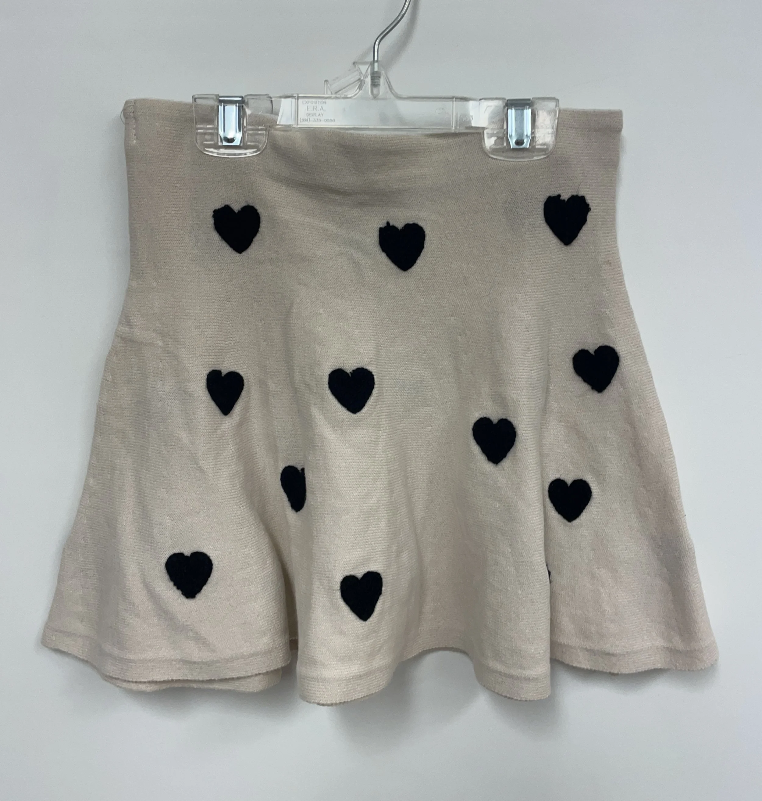 Jupe courte beige avec coeurs noirs, H&M, coton,  6-8 ans.