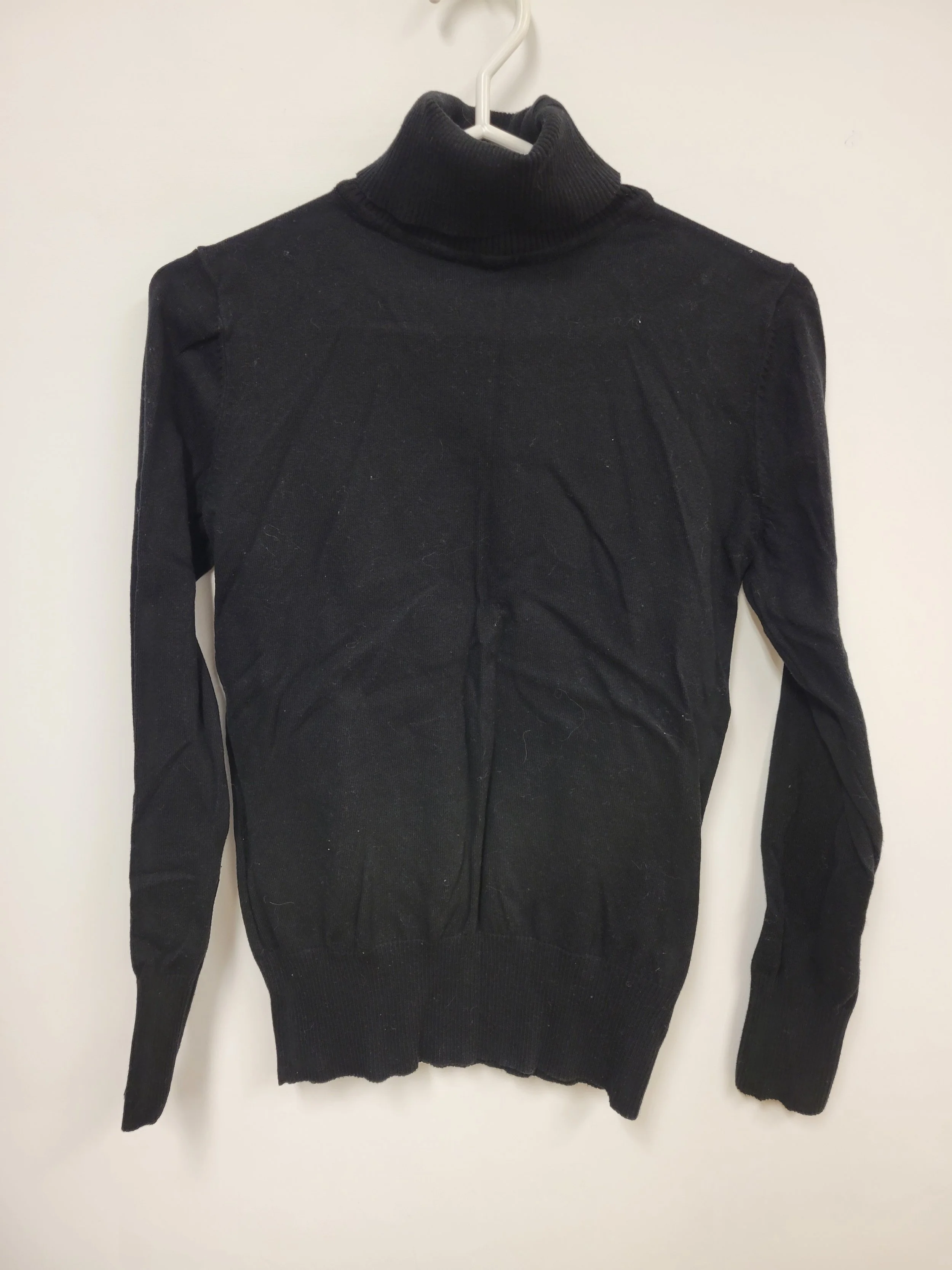 Chandail noir, col roulé, Bpc, taille 36-38