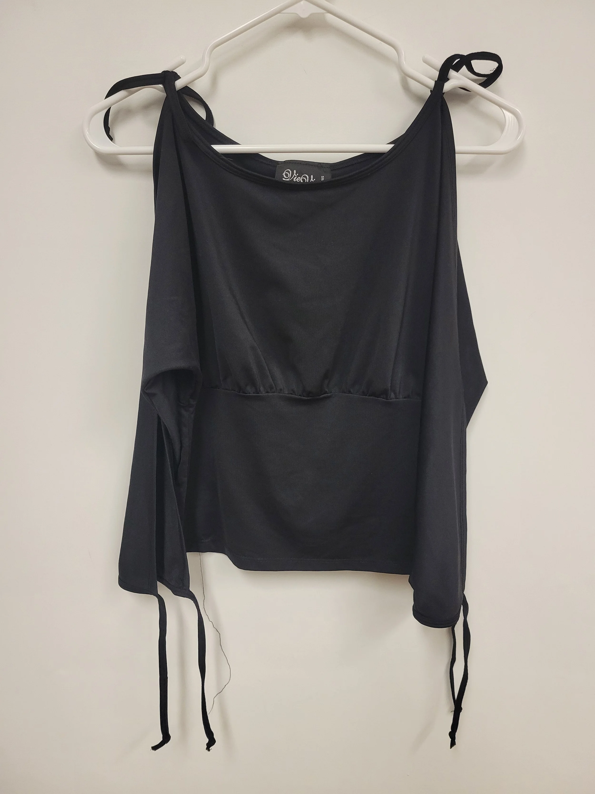 haut noir épaules dénudées, vie ta vie, M