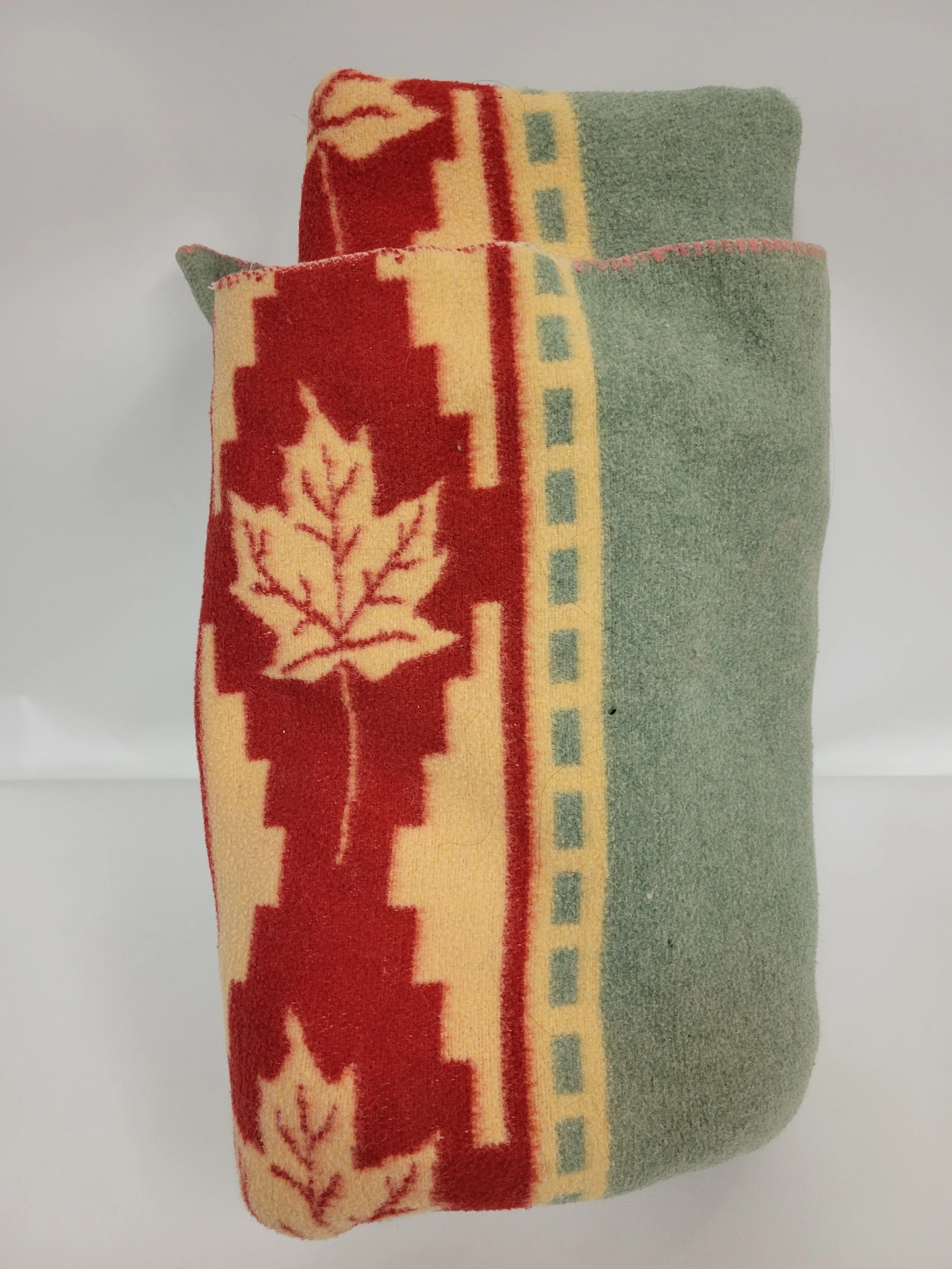 Grande couverture de laine vert menthe avec motif feuilles