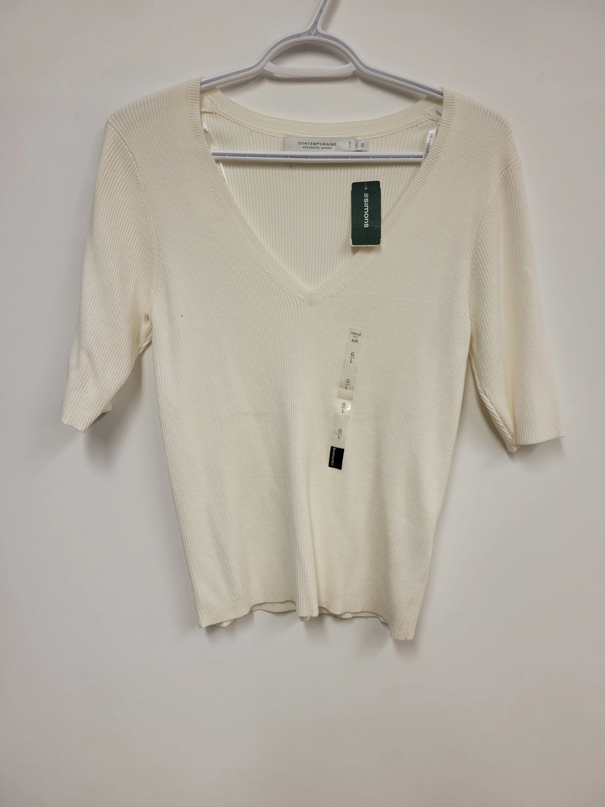 NEUF - Chandail crème col V, Contemporaine, L