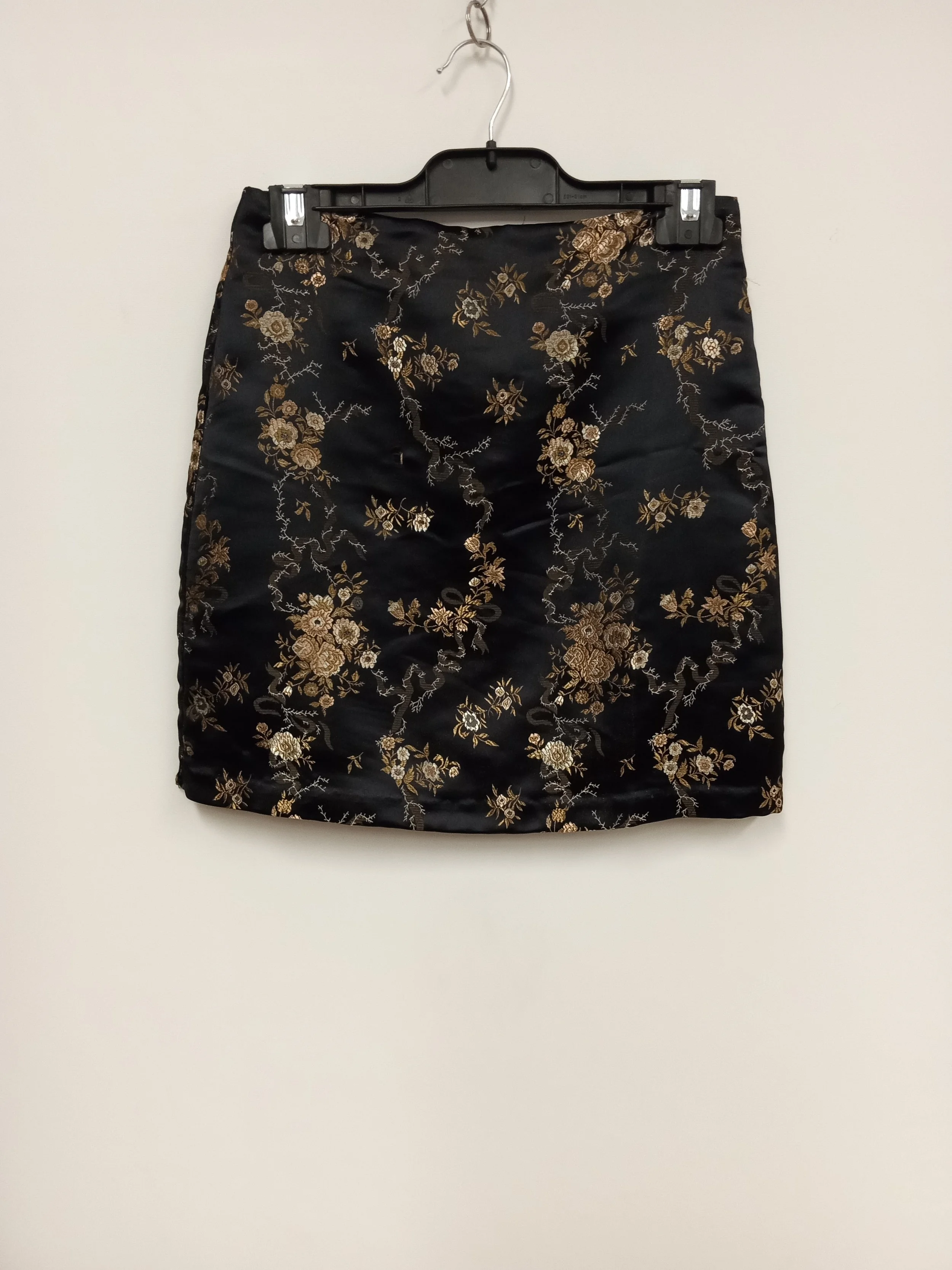 Jupe courte noir, motif doré, Qed London, XS