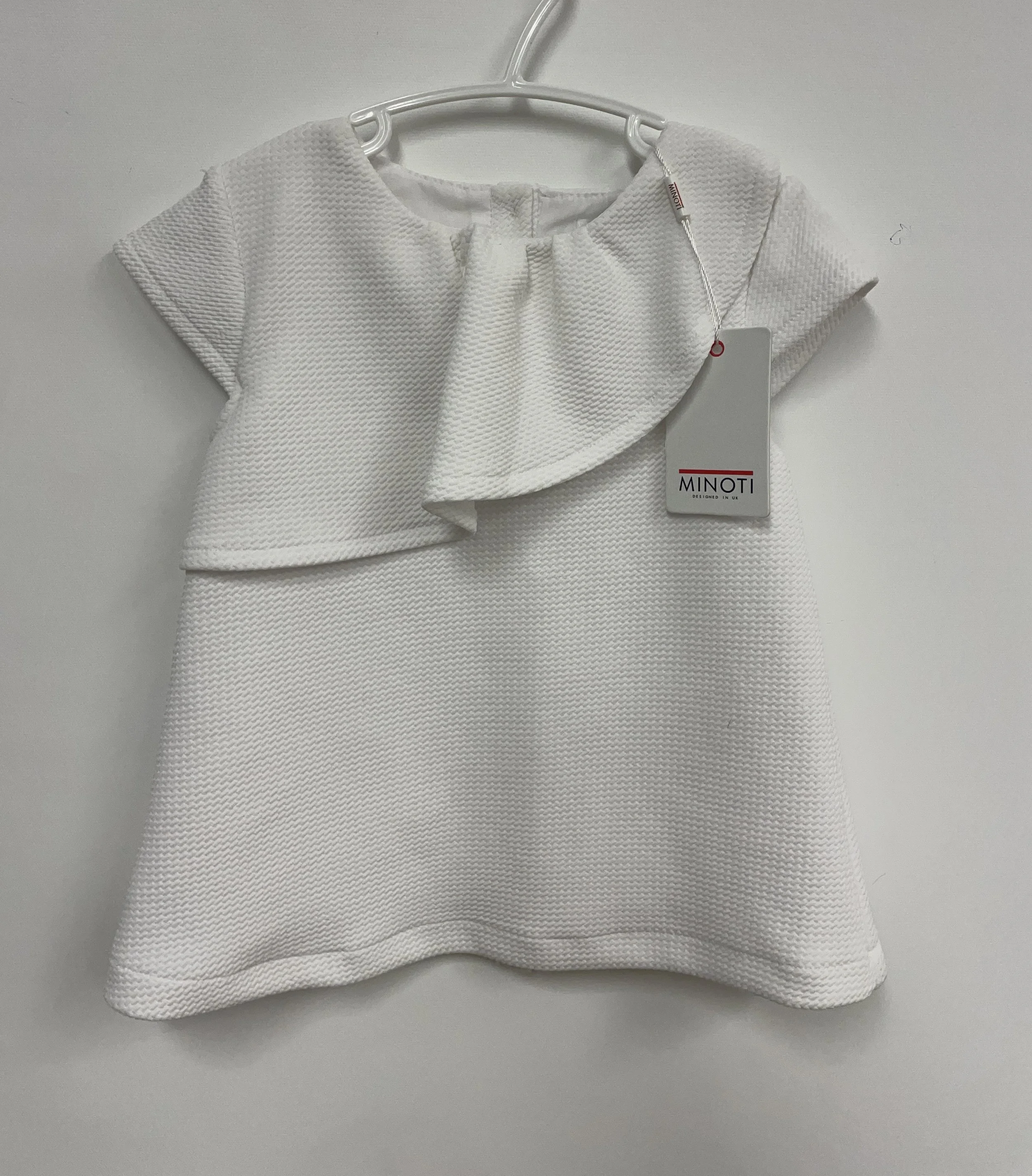 NEUF, robe blanche doublée, MINOTI, taille 3-4 ans.