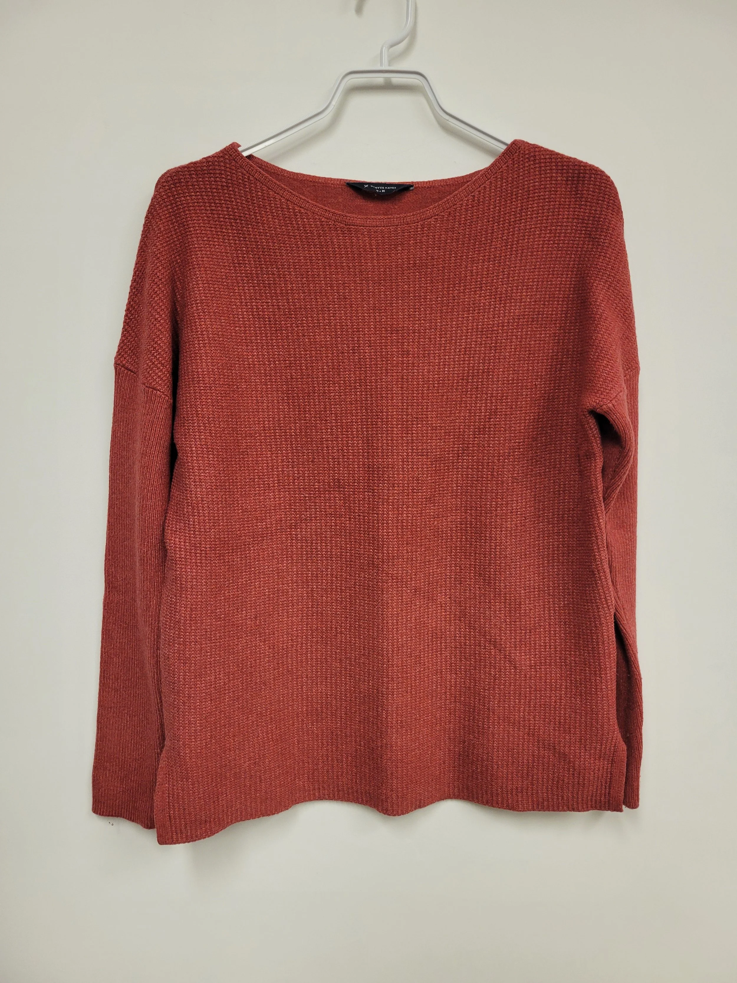 chandail en tricot rouge pâle, viscose, polyester et nylon, denver hayes, M