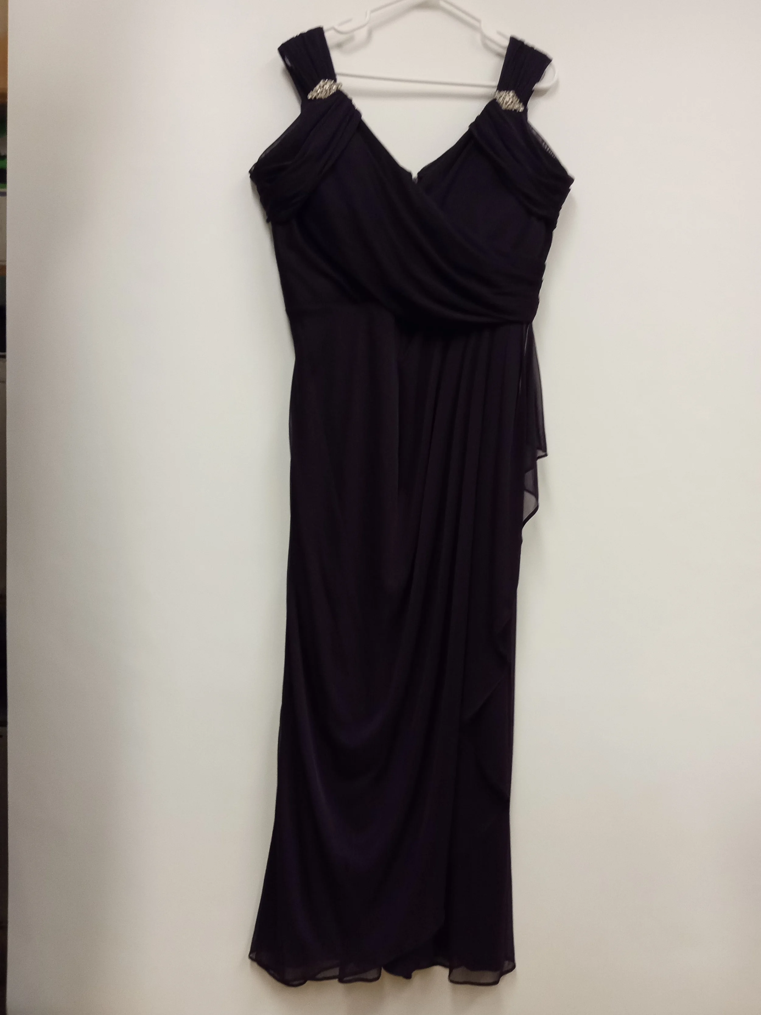 Robe violet foncée, soirée, bijoux aux bretelles, Laura Plus, Taille 16 ans