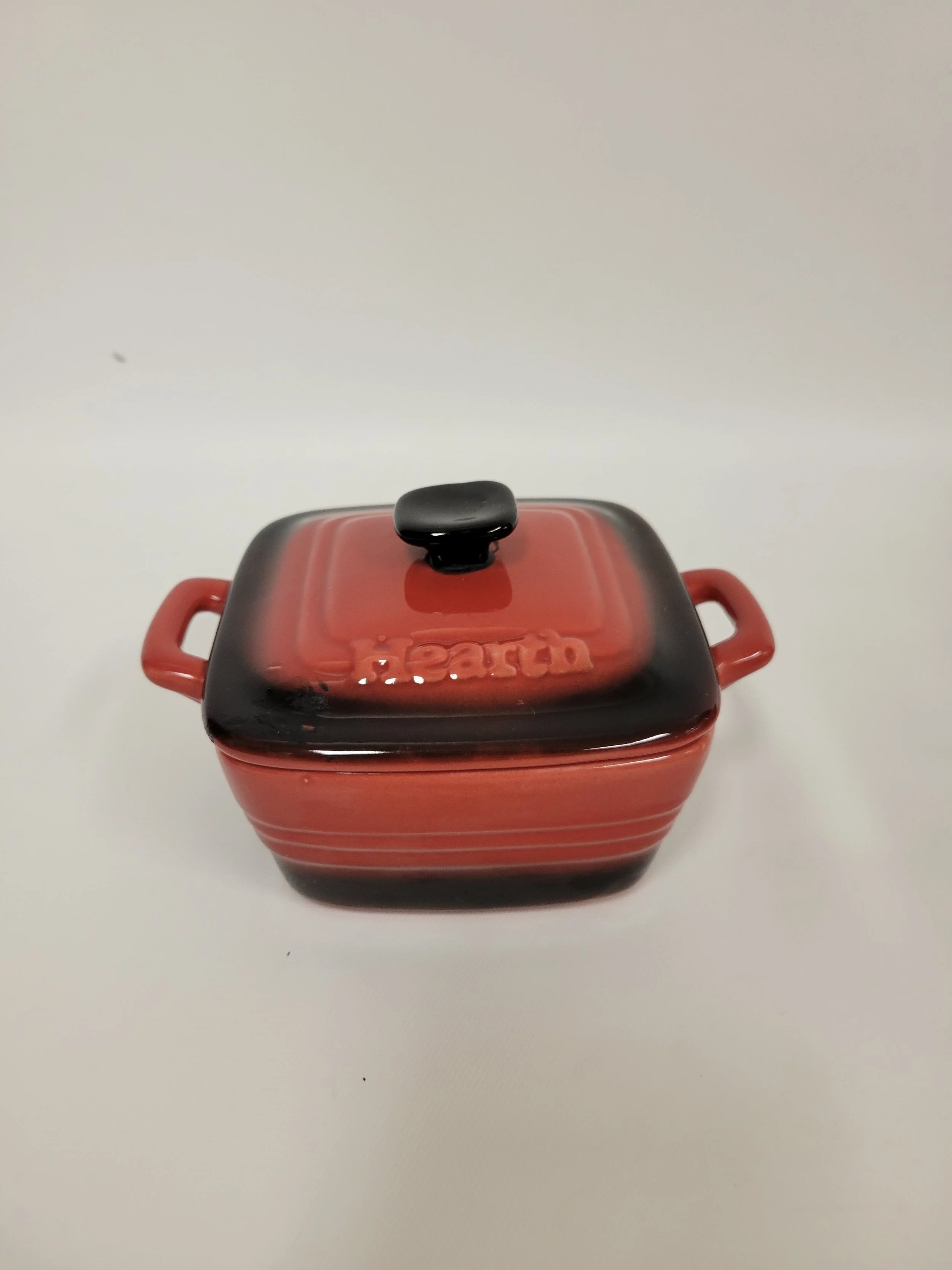 Petit plat à cuisson rouge, Hearth, 4.5 x 3 po
