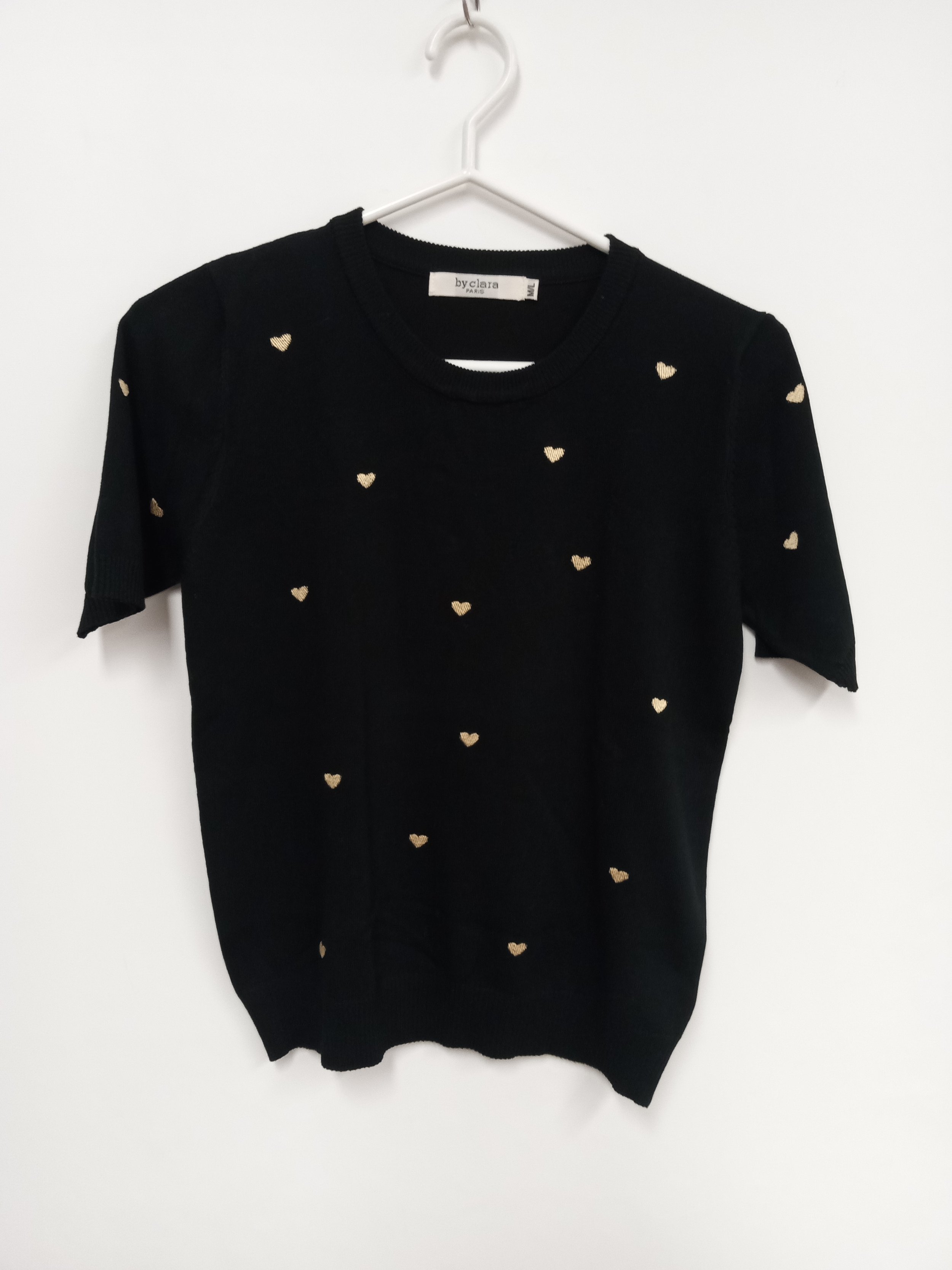 Chandail noir avec coeur brodé doré, Byclara Paris, M/L