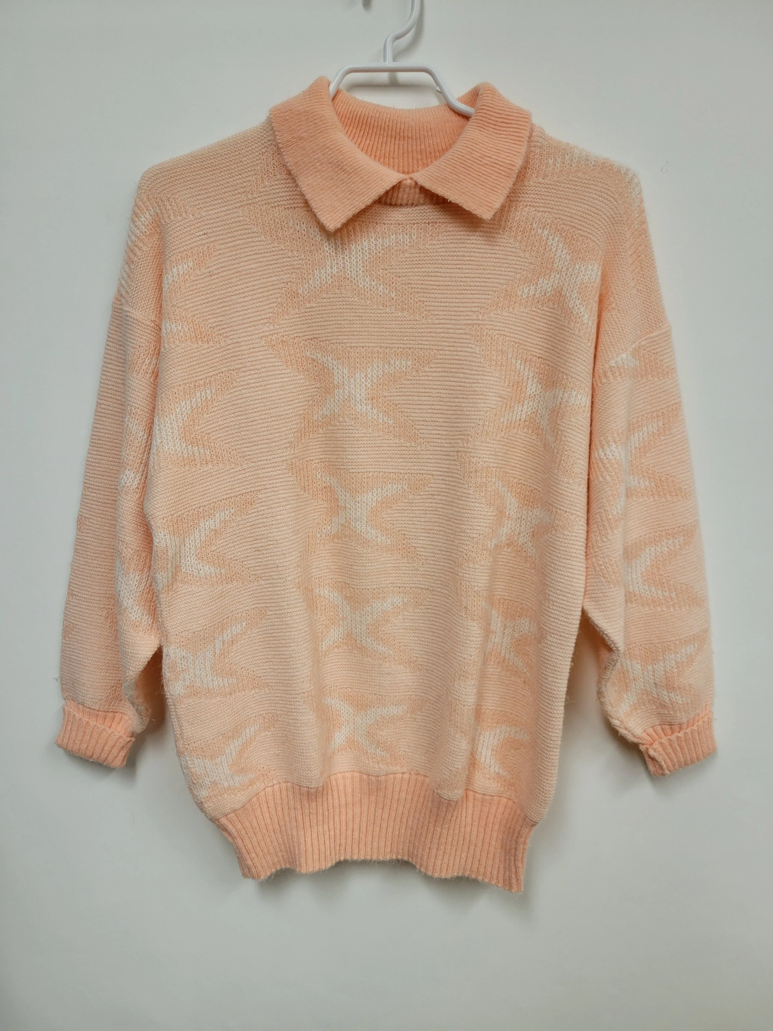 Tricot rose pâle motif blanc, Elegant, environ M/L (un peu bouloché)