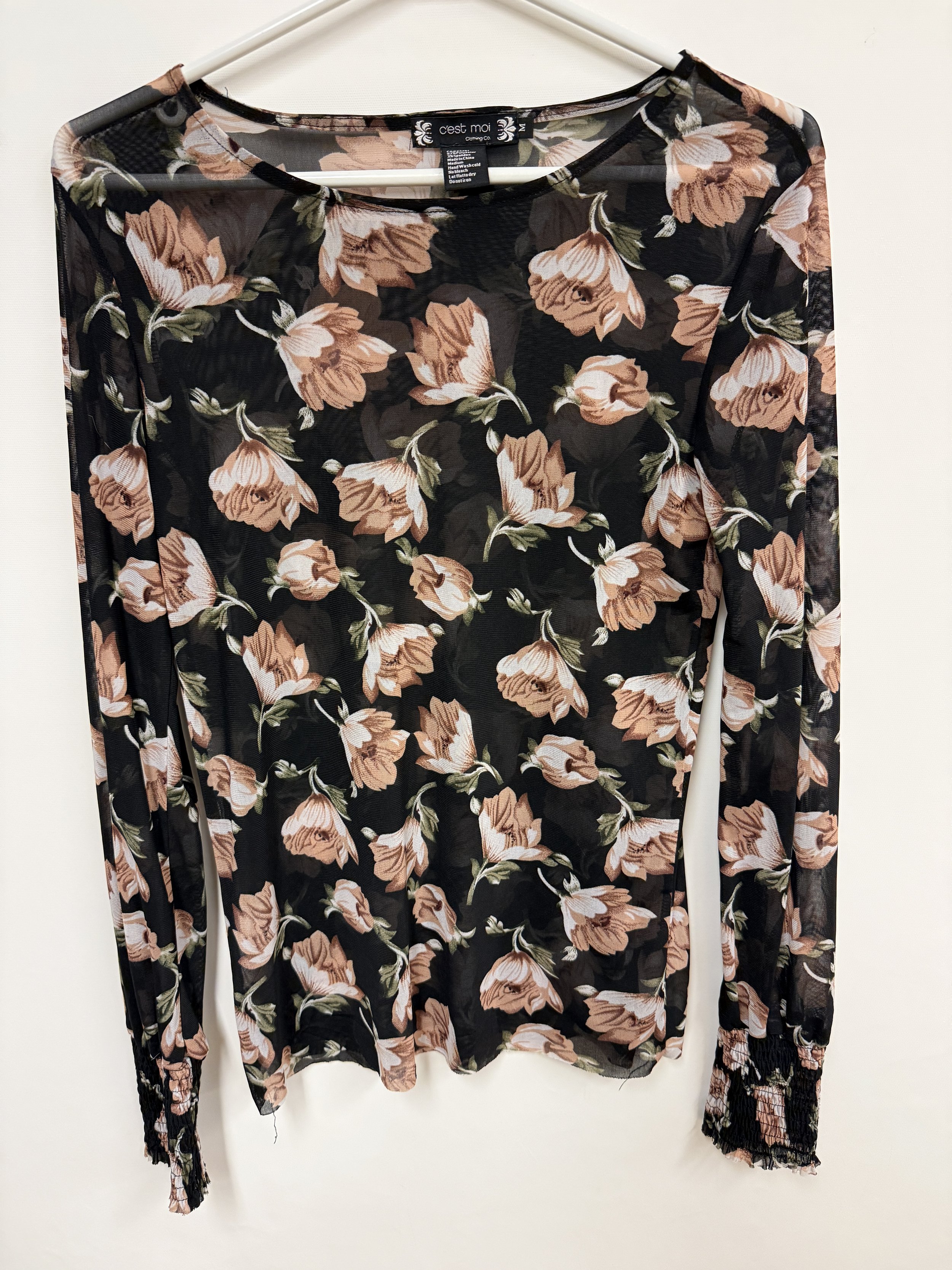 Chandail en mesh noir, tissu léger et transparent, poignets élastiques, C’est Moi Clothing Co, Medium