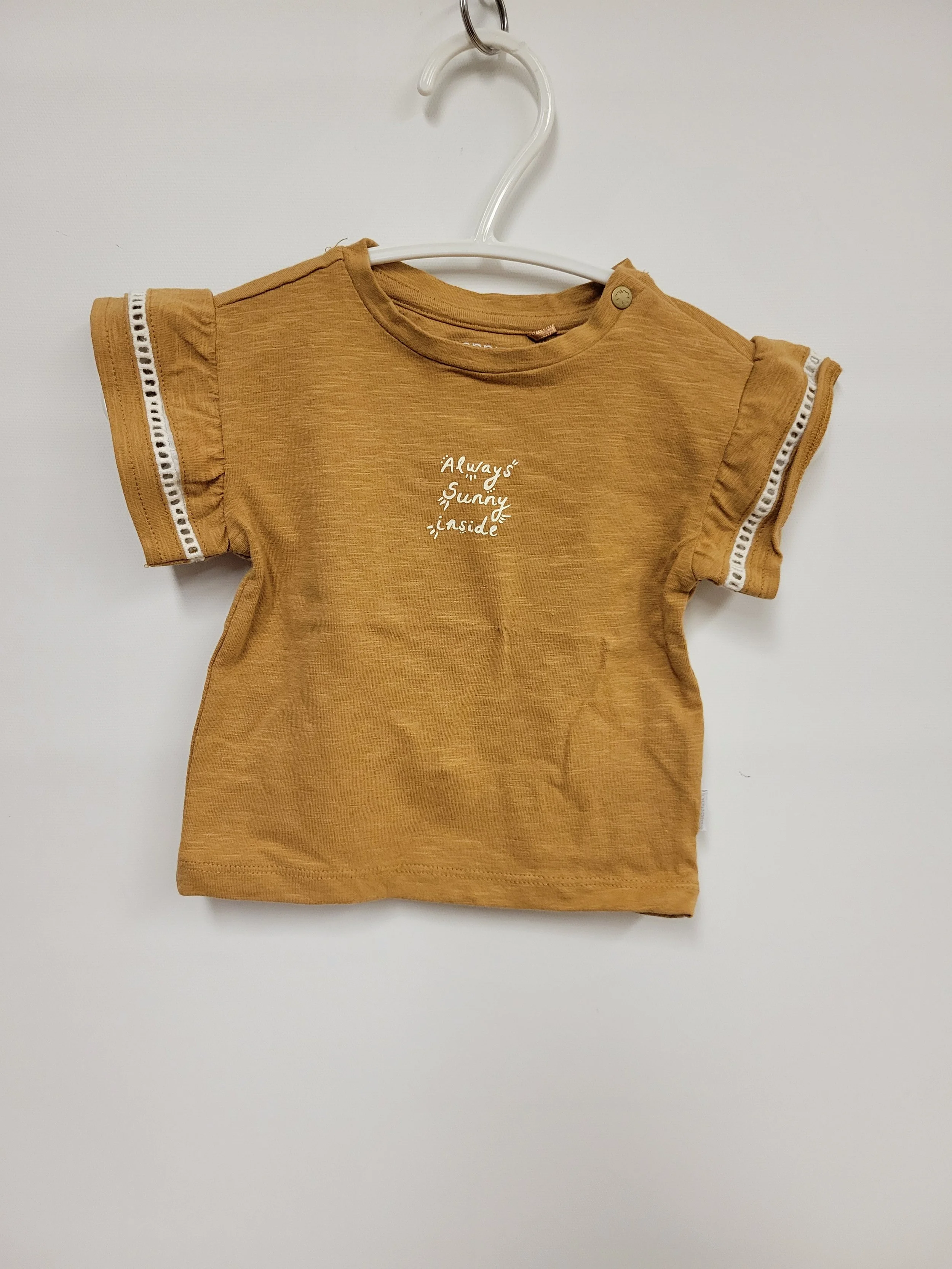 NEUF - T-shirt jaune ocre 'Always sunny inside', coton bio, Noppies, 1-2 mois