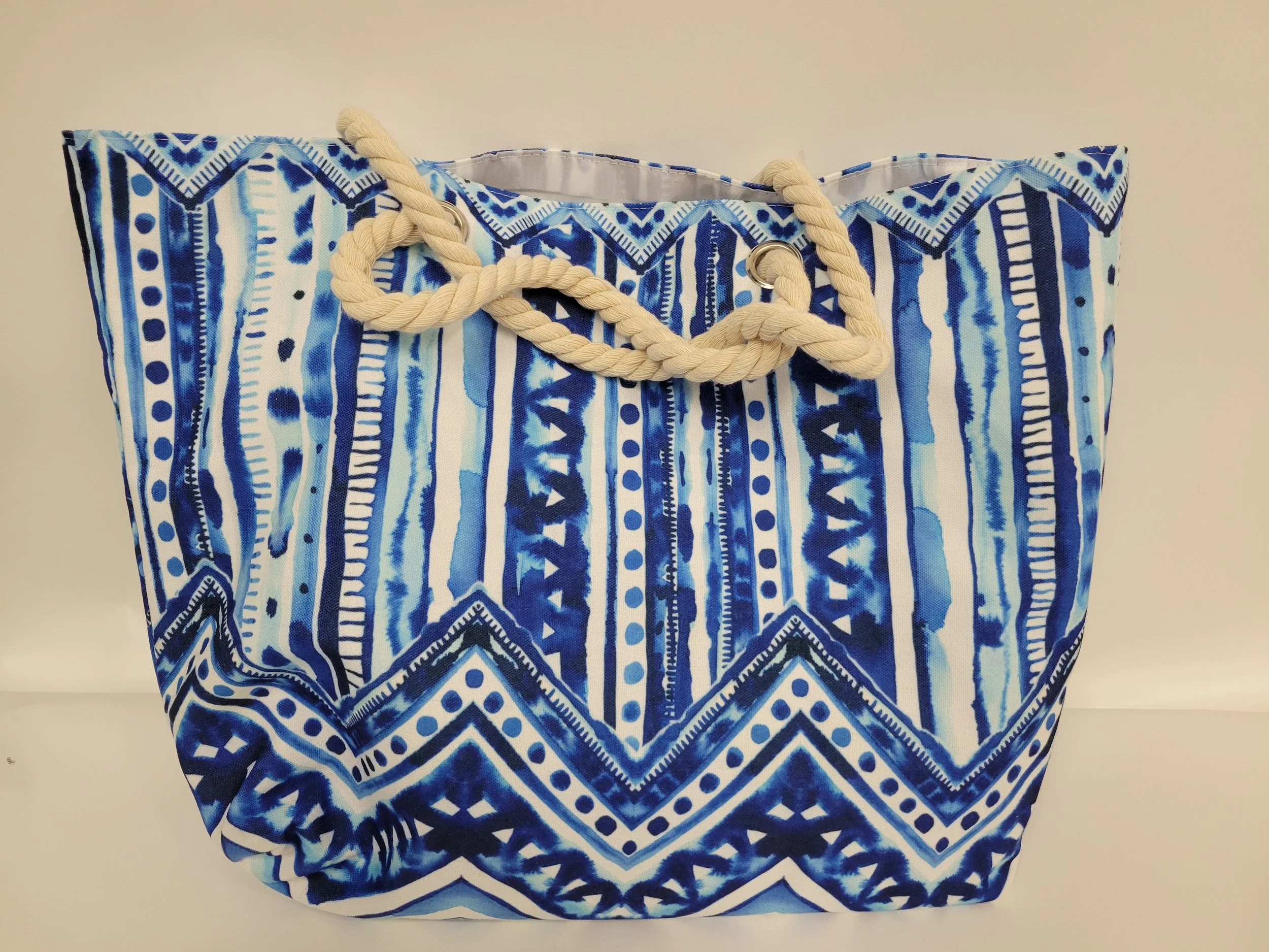 Sac fourre-tout avec serveitte assortie