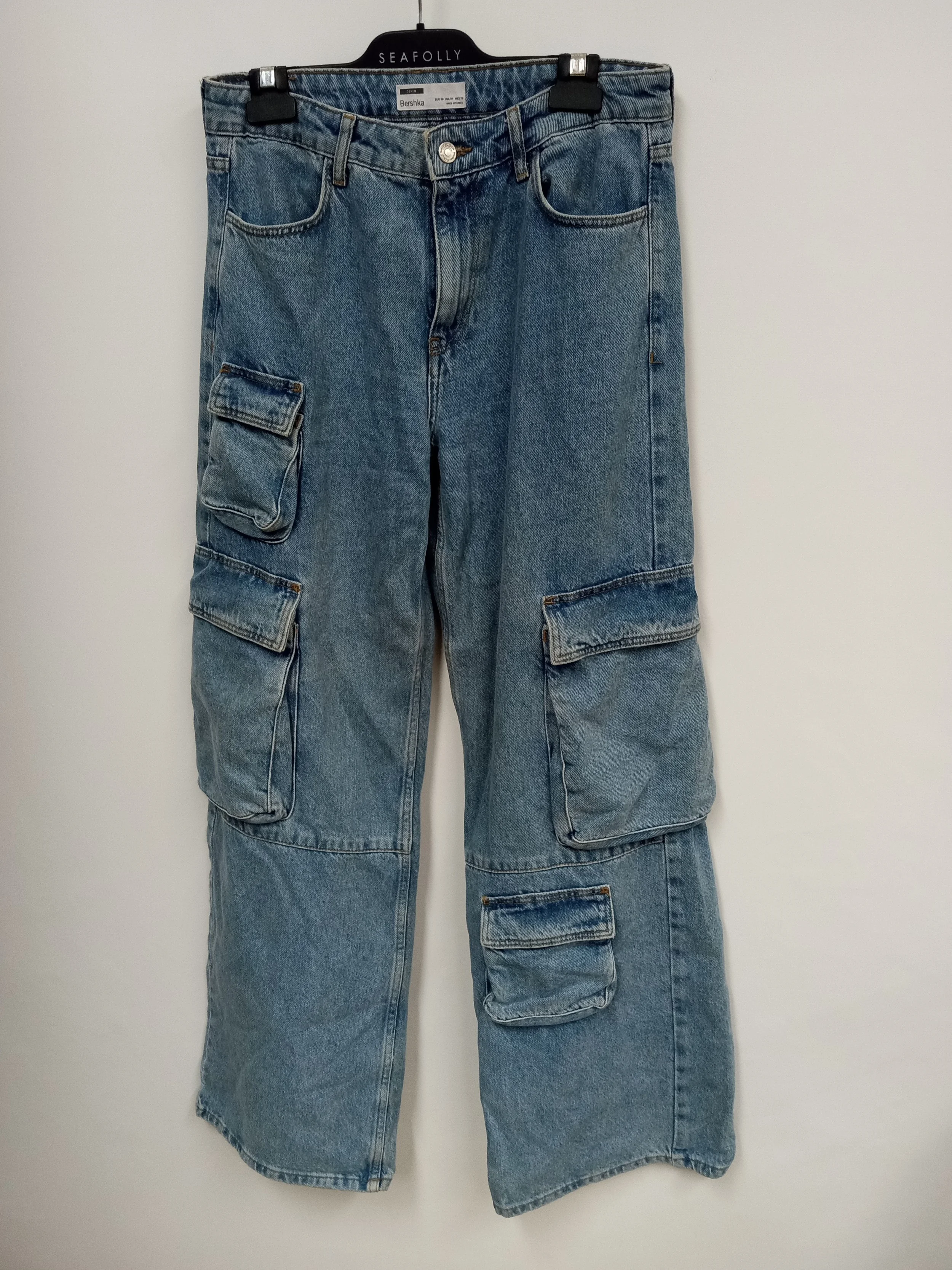 Jeans bleu clair, poches de côté, Bershka, taille EUR 36 USA 04