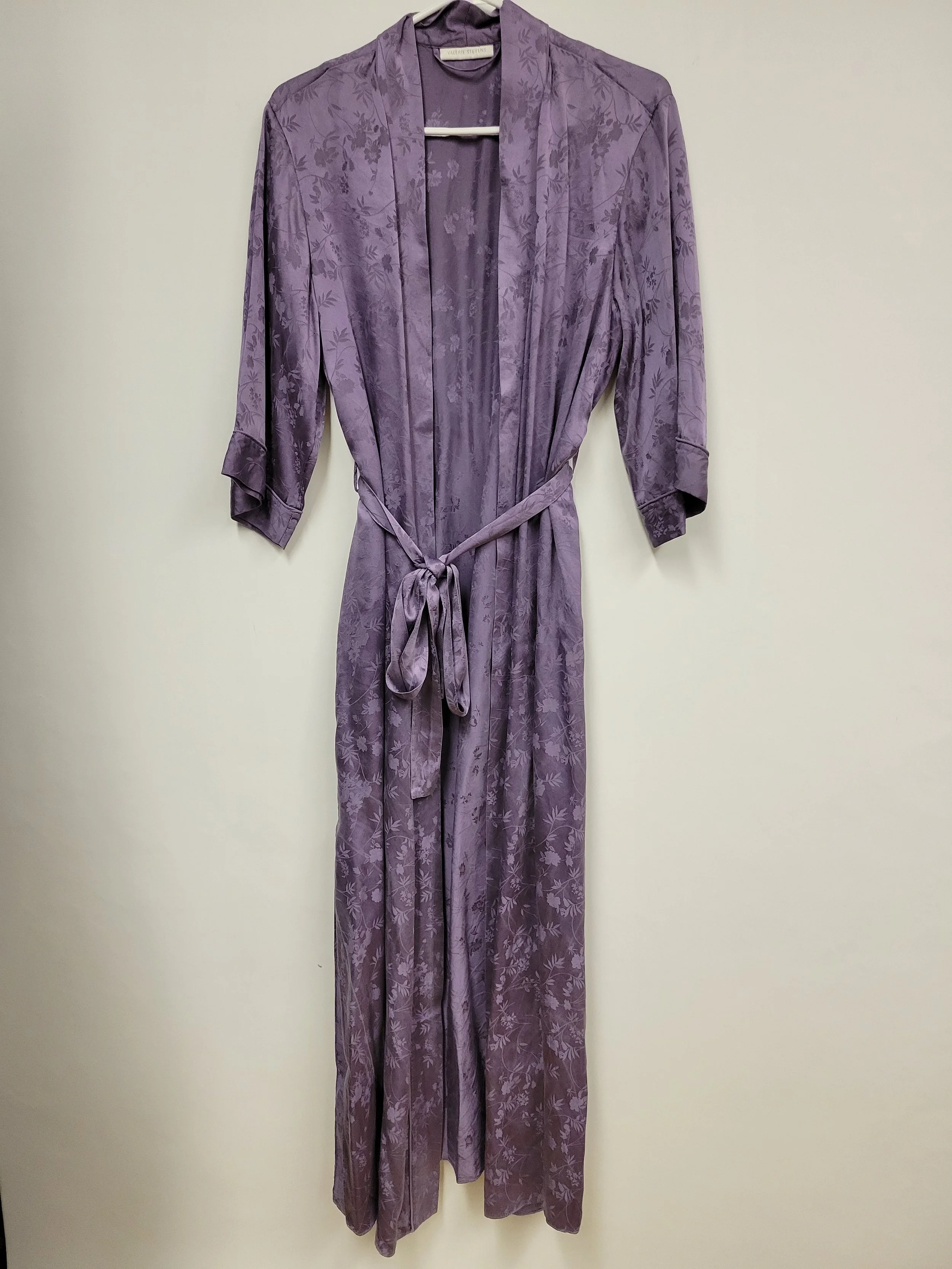 Robe de chambre mauve fleuri ton sur ton, 100% soie, Valerie Stevens, M