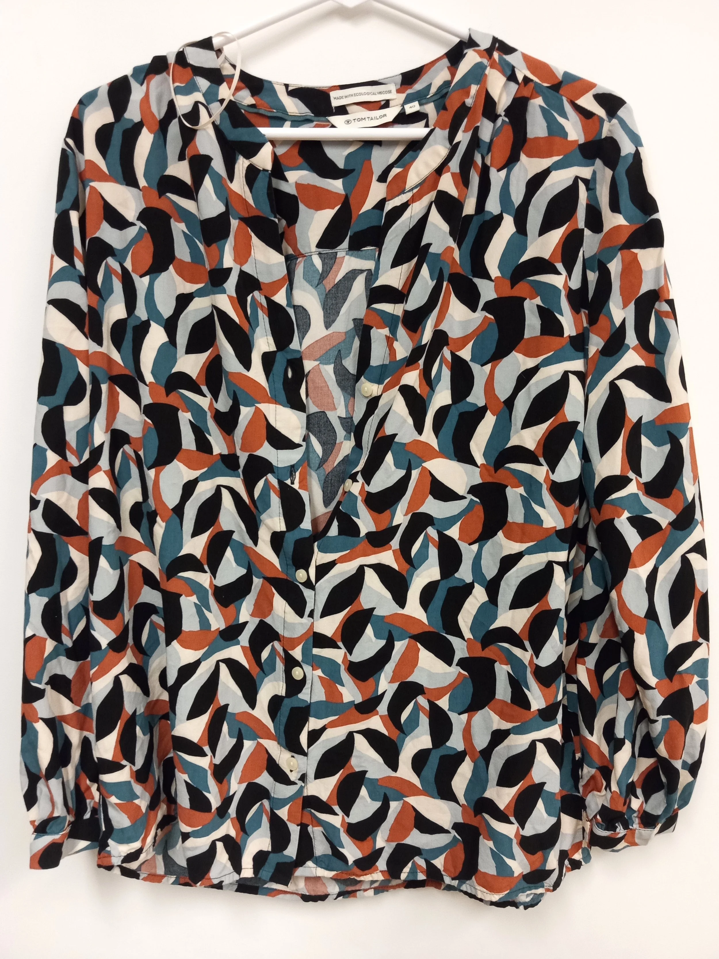Haut avec motifs feuilles rouges, noires, bleues, et blanches, Tom Tailor, 40 (M)