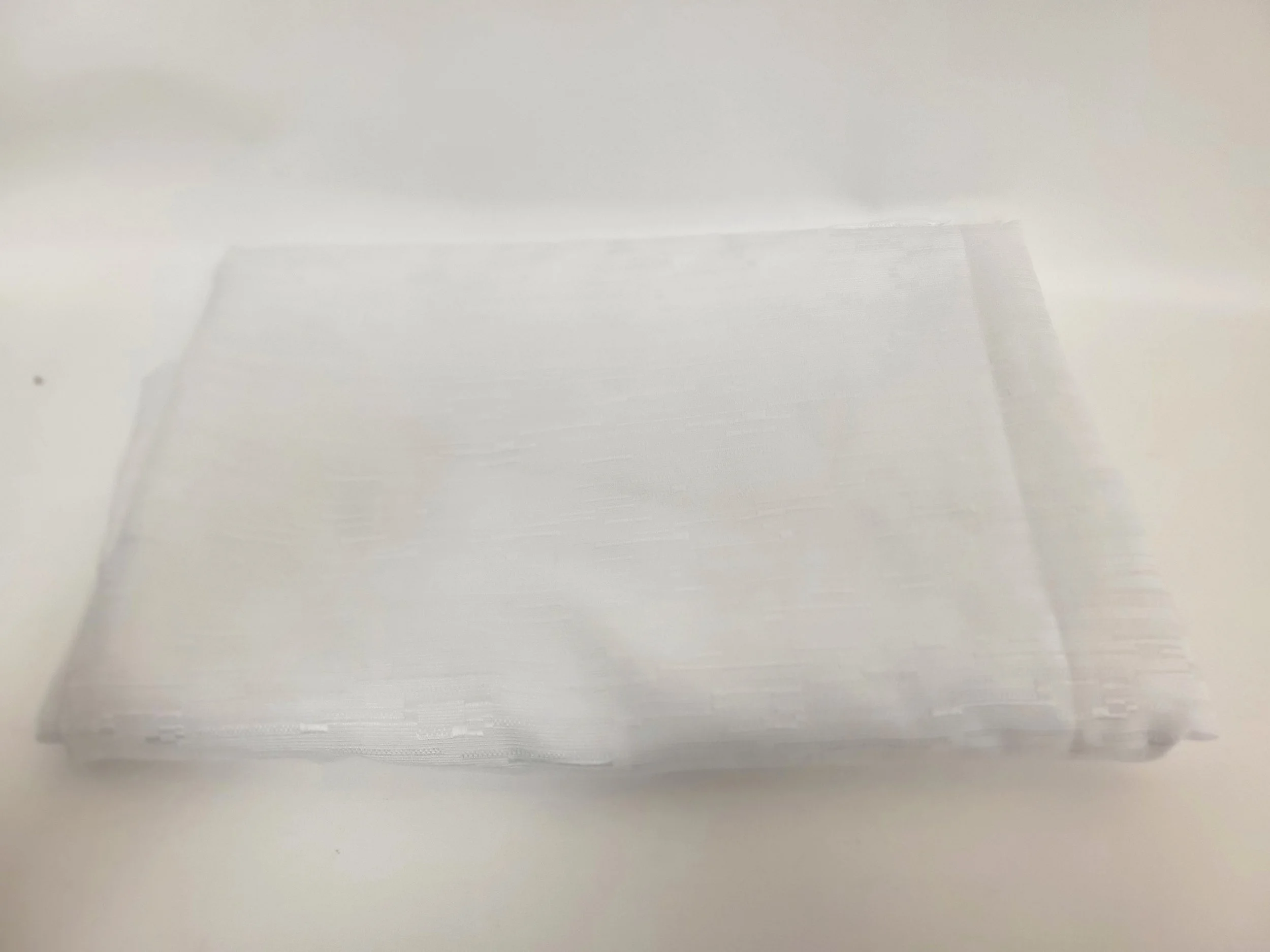 nappe blanche lustrée