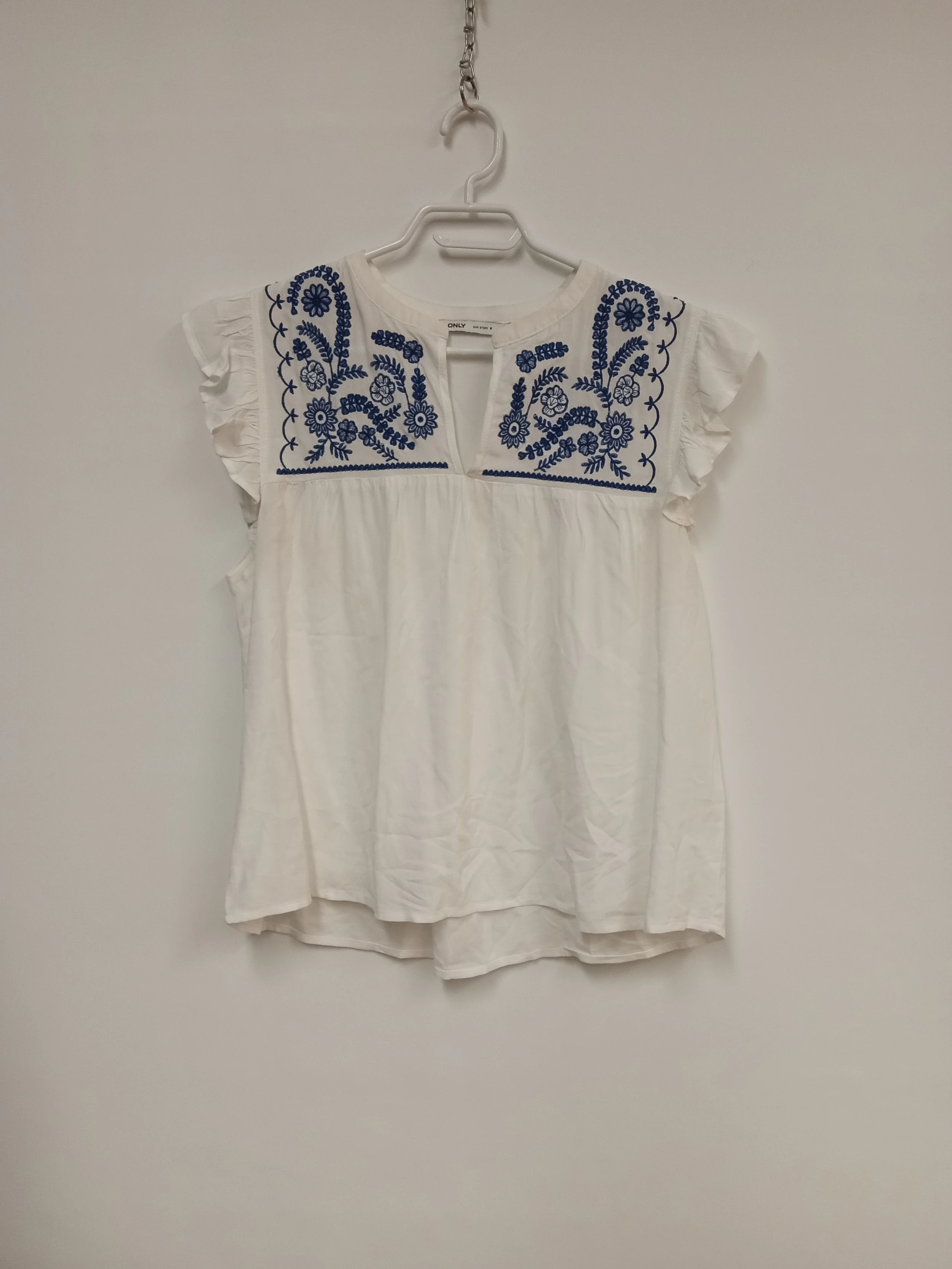 Camisole manche à volants, blanche, motif fleurs bleues, ONLY, taille M