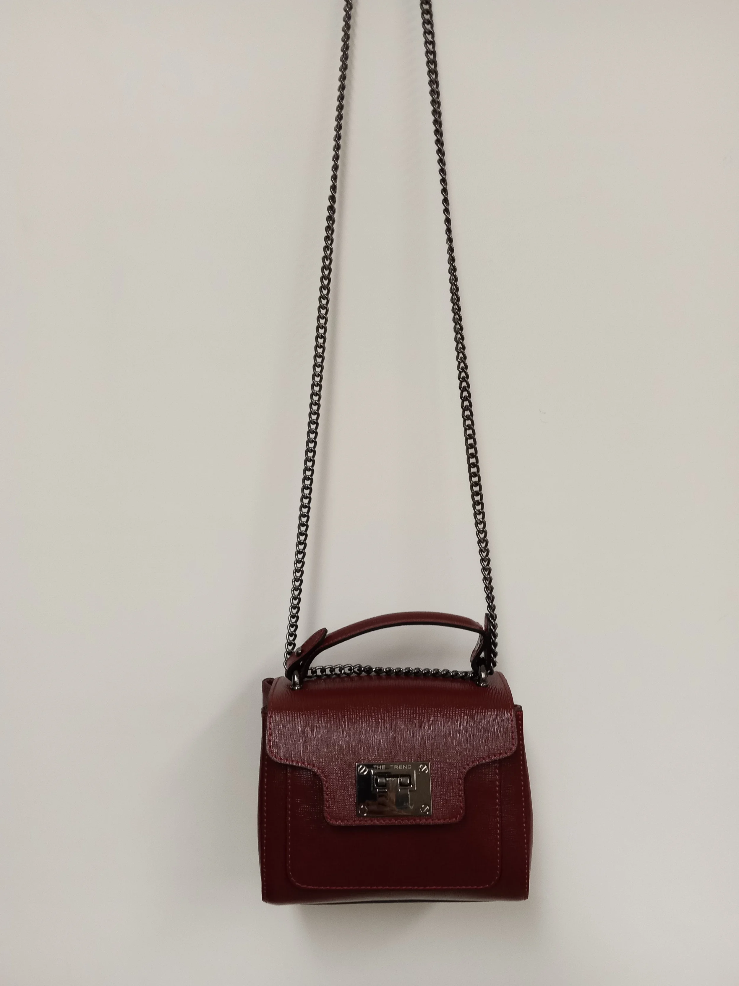 Sac rigide rouge foncé, bandoulière en chaine, The Trend, largeur 7 po