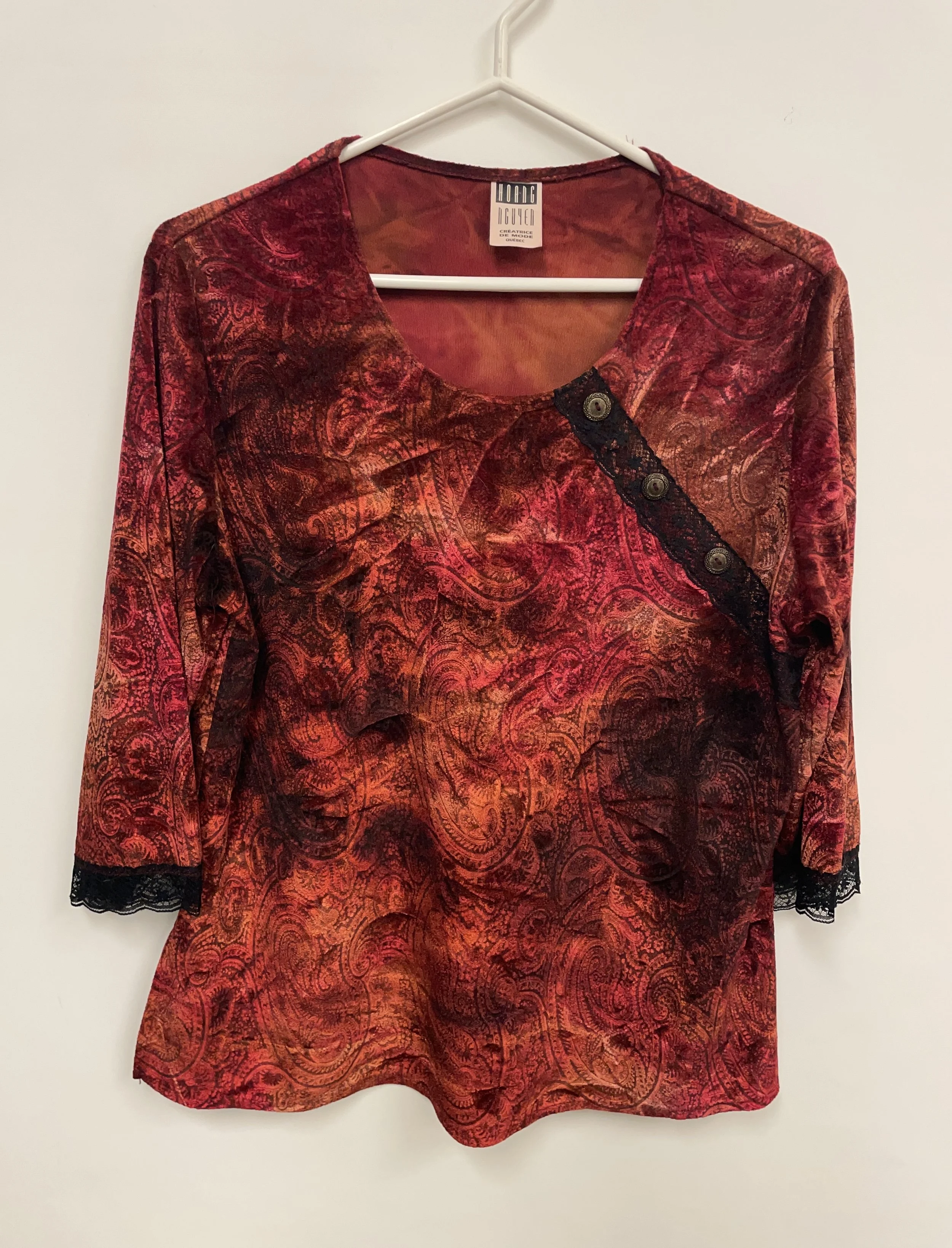 Chemise orange brûlé et noir, HOANG NGUYEN (Québécois), XL.