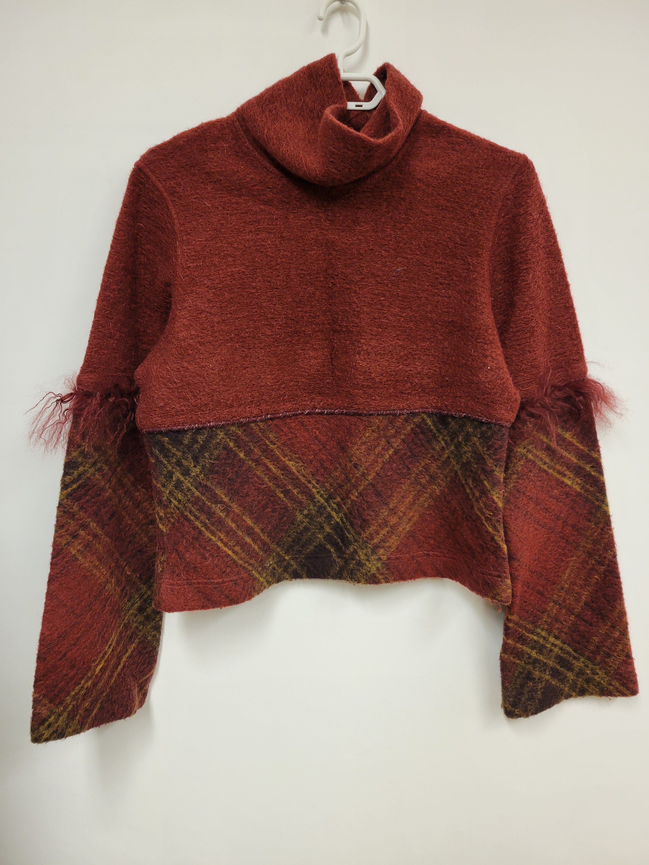Chandail rouge orangé avec carreaux, laine/mohair/acrylique, SPI 25, M