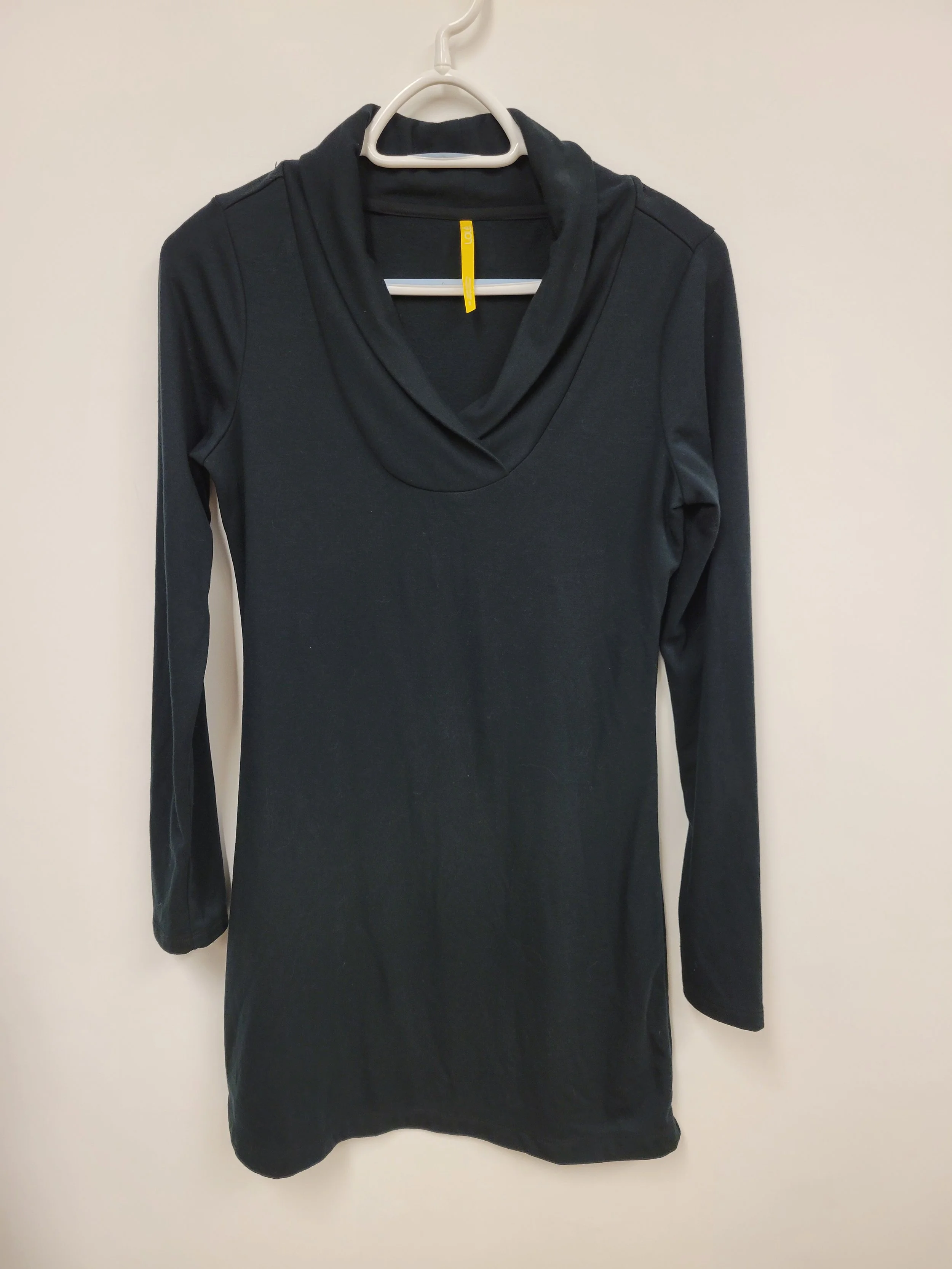 Tunique noire, Lolë, S