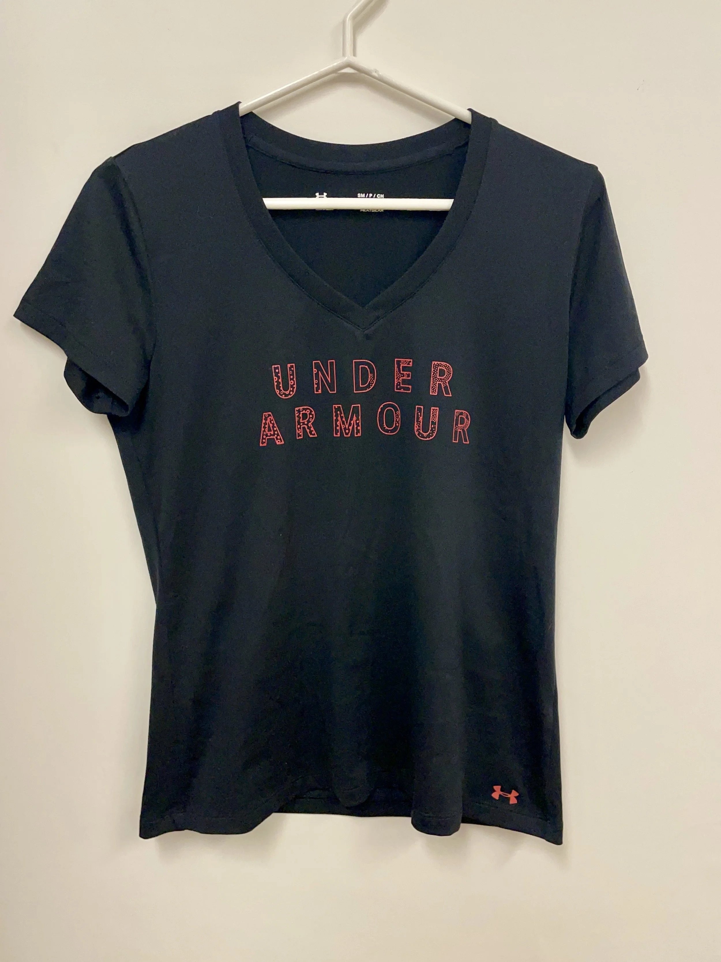 T-shirt noir, UNDER ARMOUR, taille S.