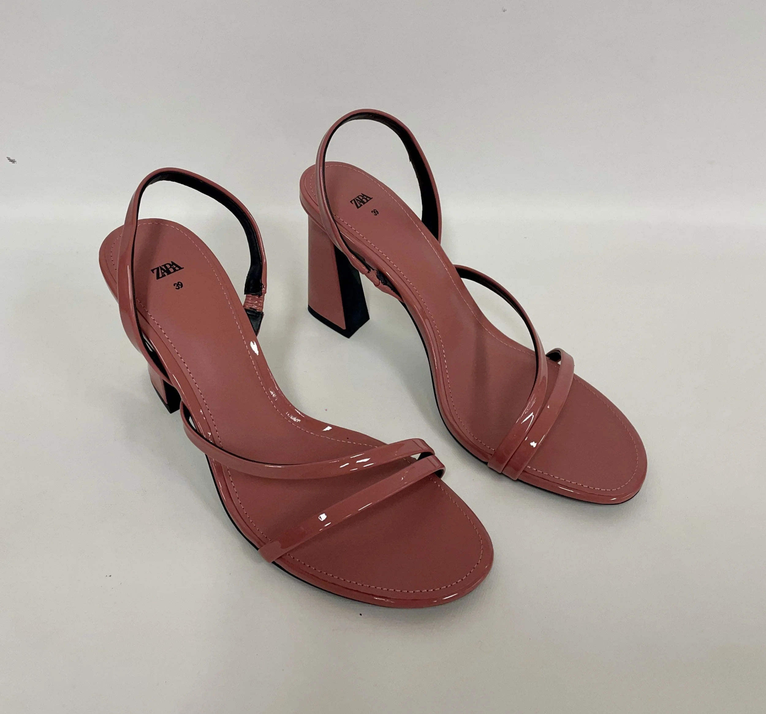 Chaussures couleur saumon, ZARA, talon 9 cm, pointure 39 (8,5).