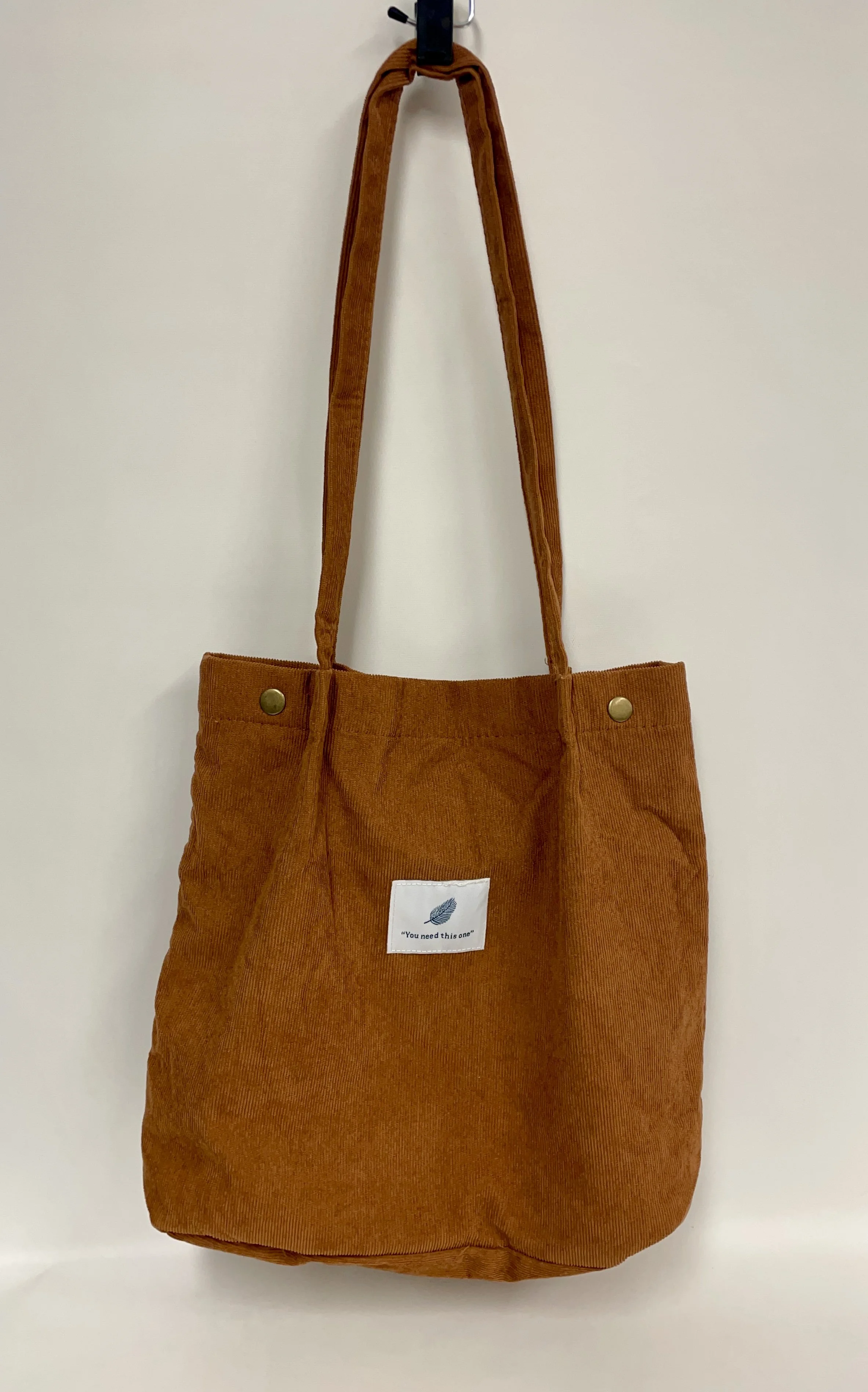 Sac en velours côtelé orange brulé, YOUR NEED THIS ONE, 13 par 14 po.