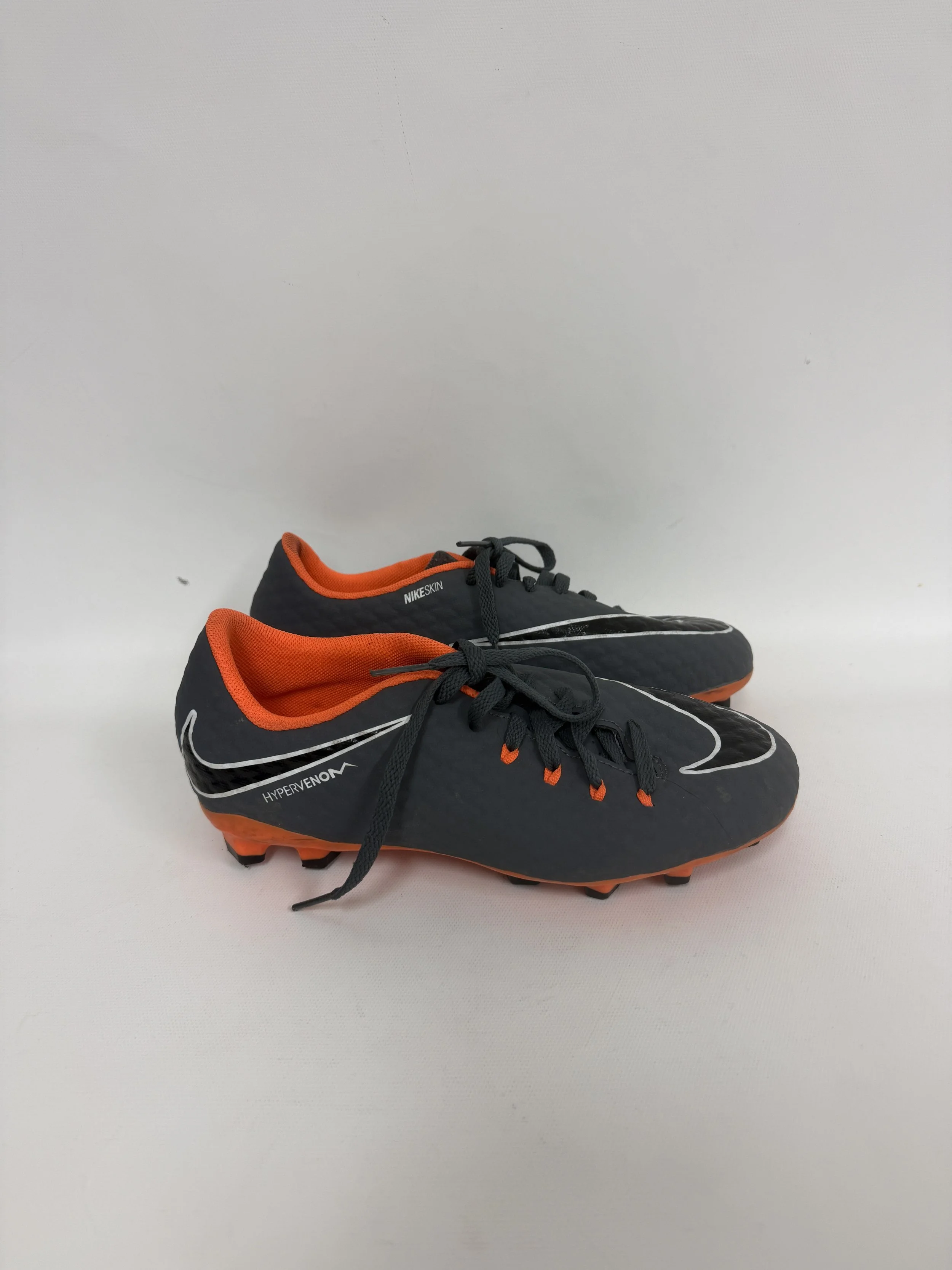 Chaussures de soccer à crampons, Nike, pointure US 3.5 (22.5 cm)