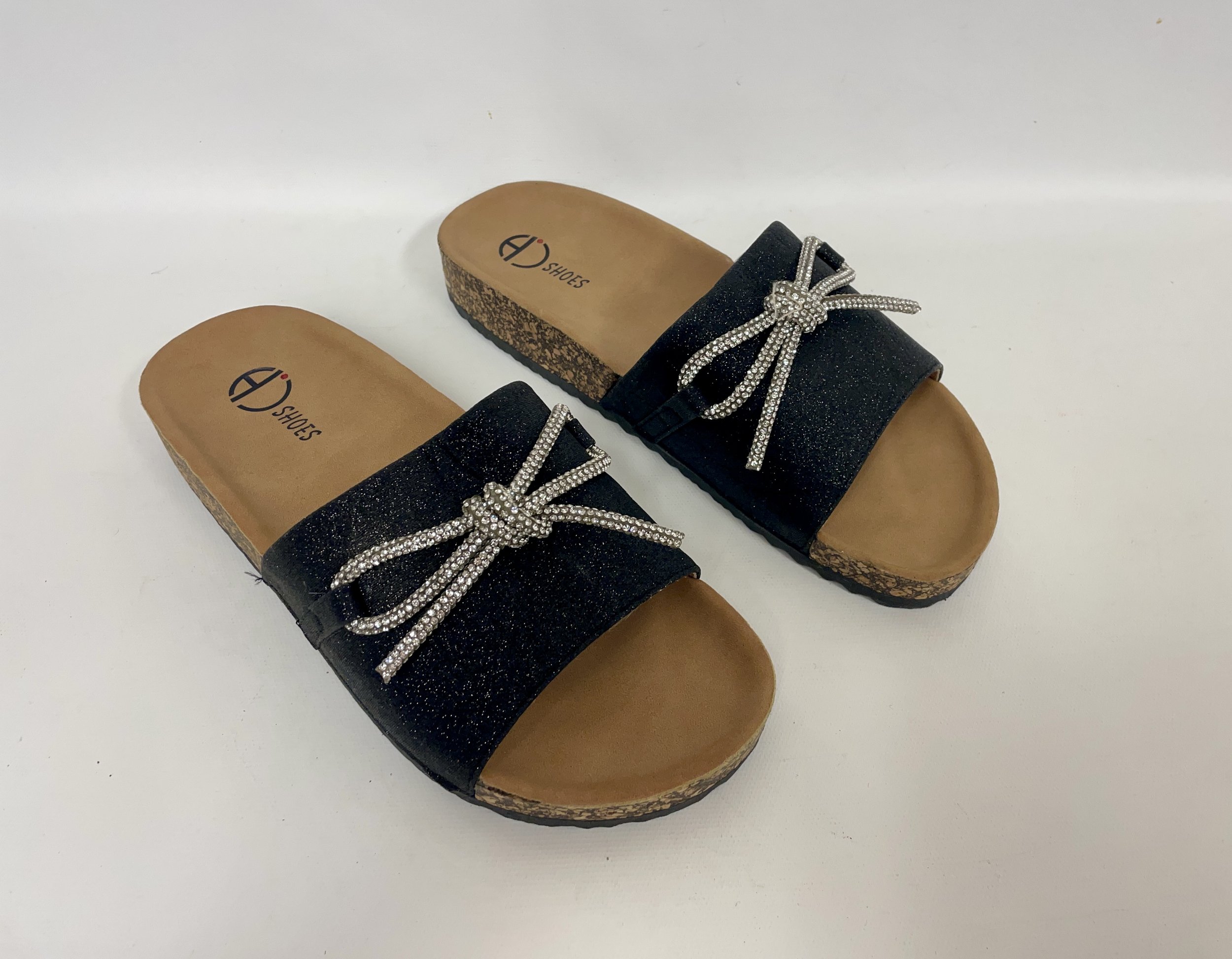 Sandales beiges et noires, SHOES, commes neuves, pointure 38 (7-7,5).