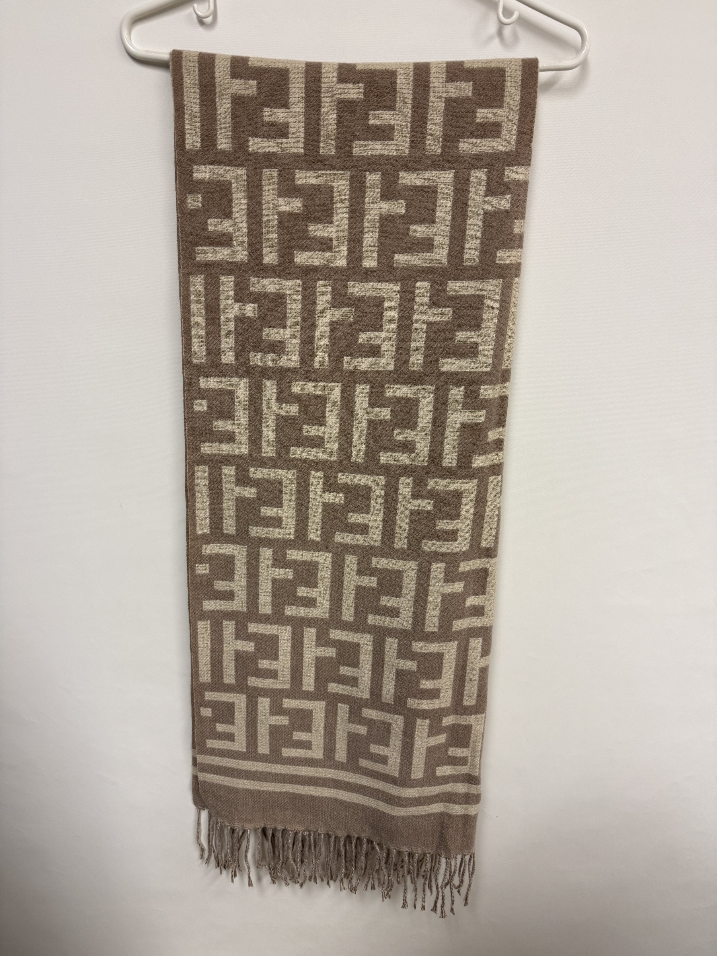 Foulard couleur sable, laine et viscose, tissu très doux