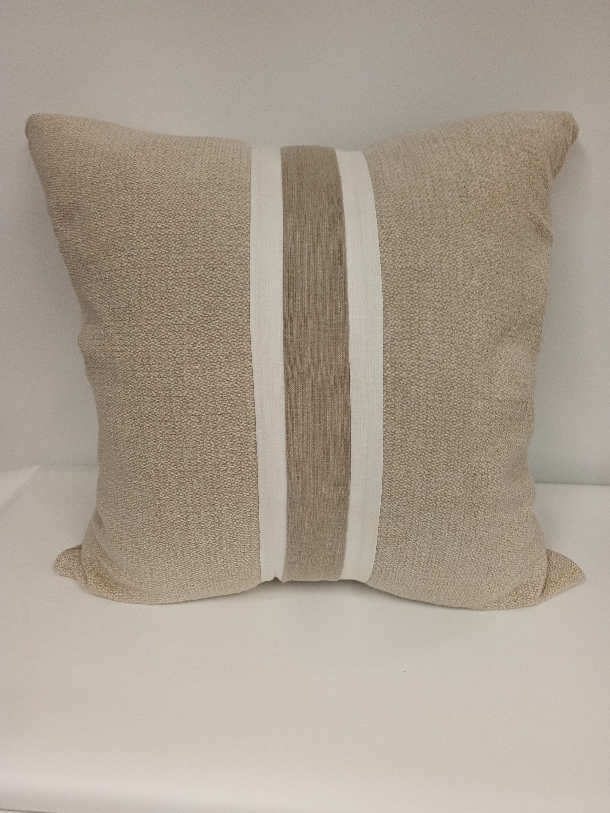 Coussin en lin (100%), Beige, Dimension 22 x 22 pouces (54 x 54 cm)
