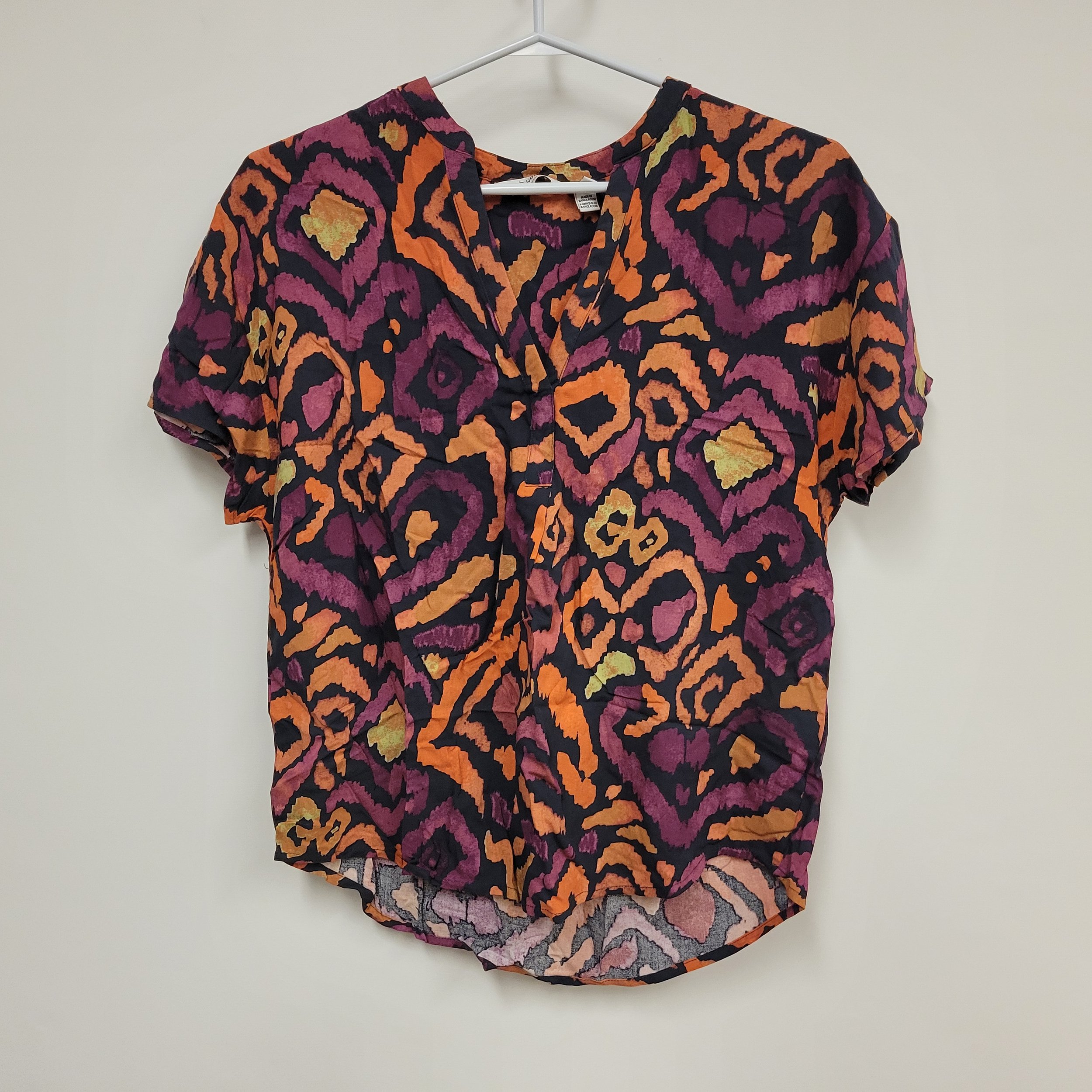 Chemisier noir à motif coloré, B. Young, taille 34