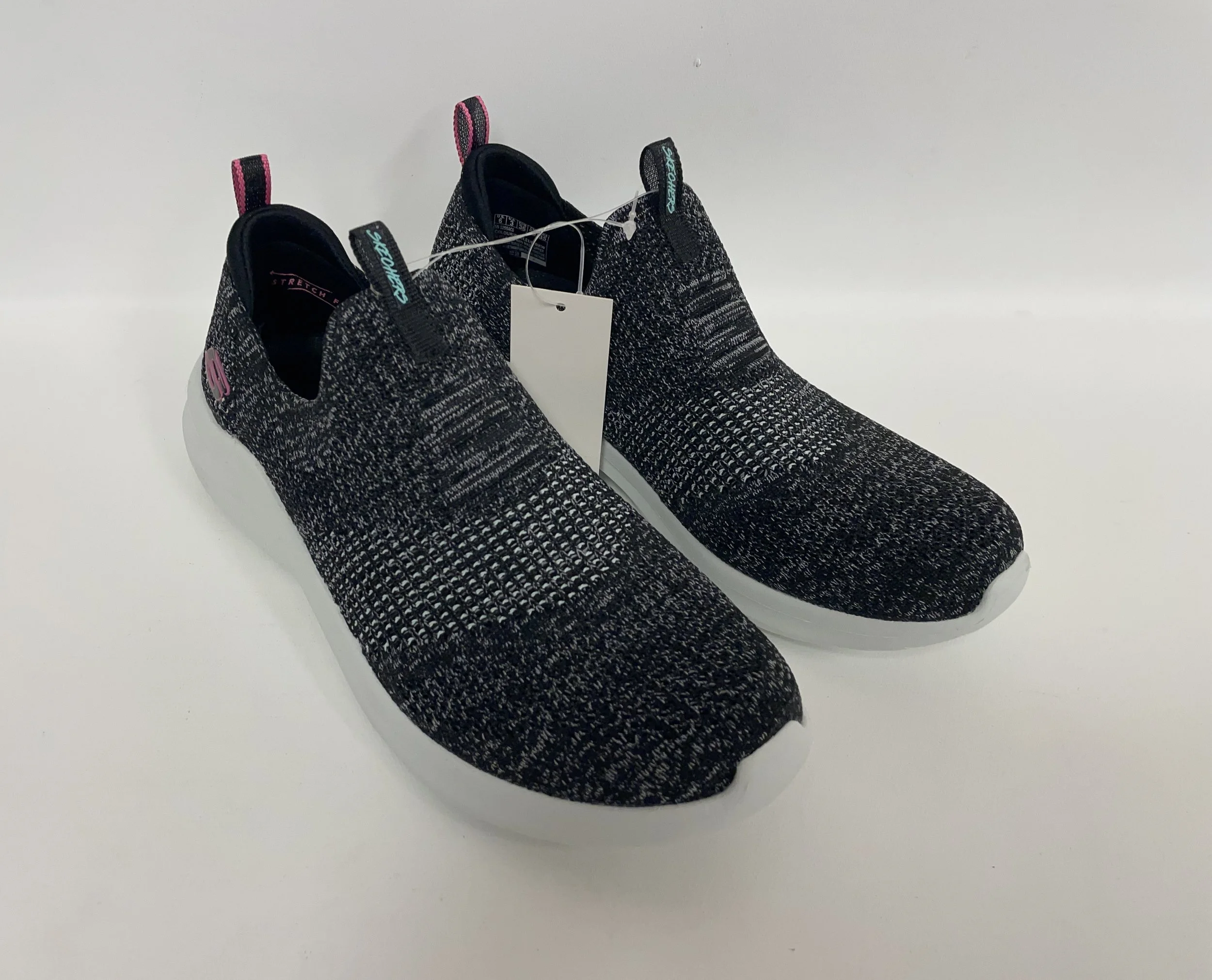 NEUF, chaussures de sport grises et noires, SKECHERS, pointure 6.