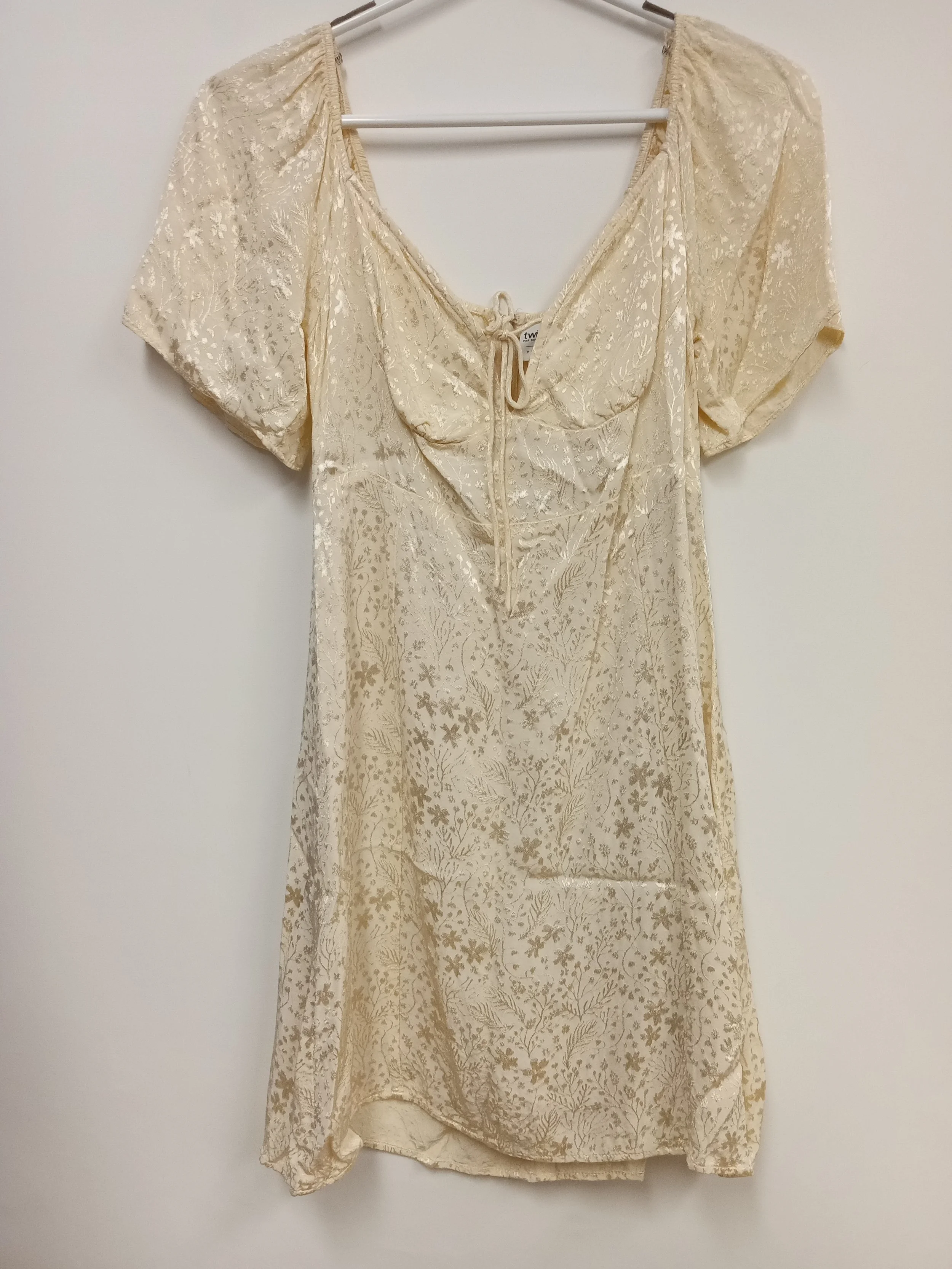 Robe courte satinée ivoire, Twik, taille Small