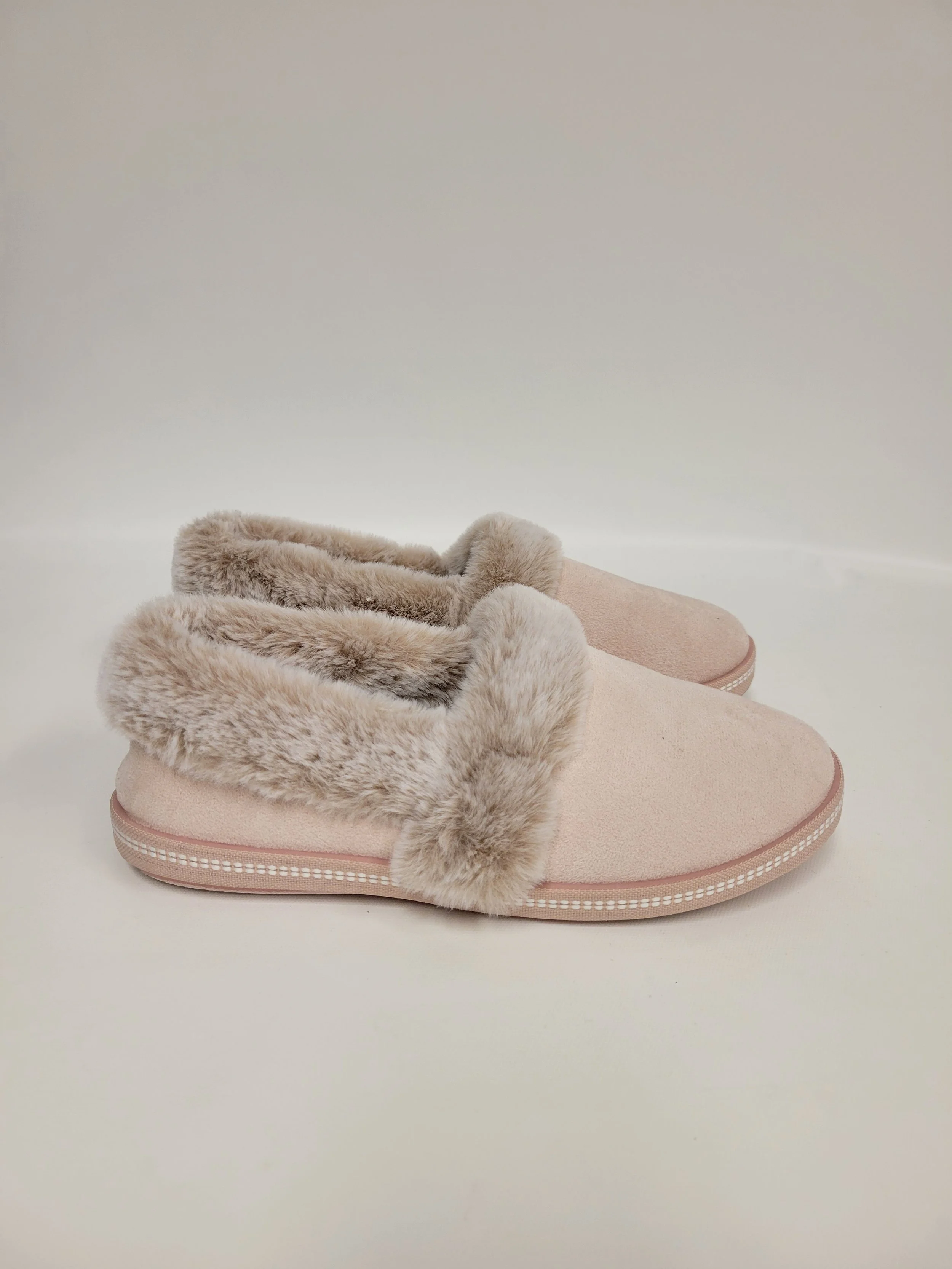 Pantoufles roses, mousse mémoire, peluche ultra douce, Skechers, grandeur 7