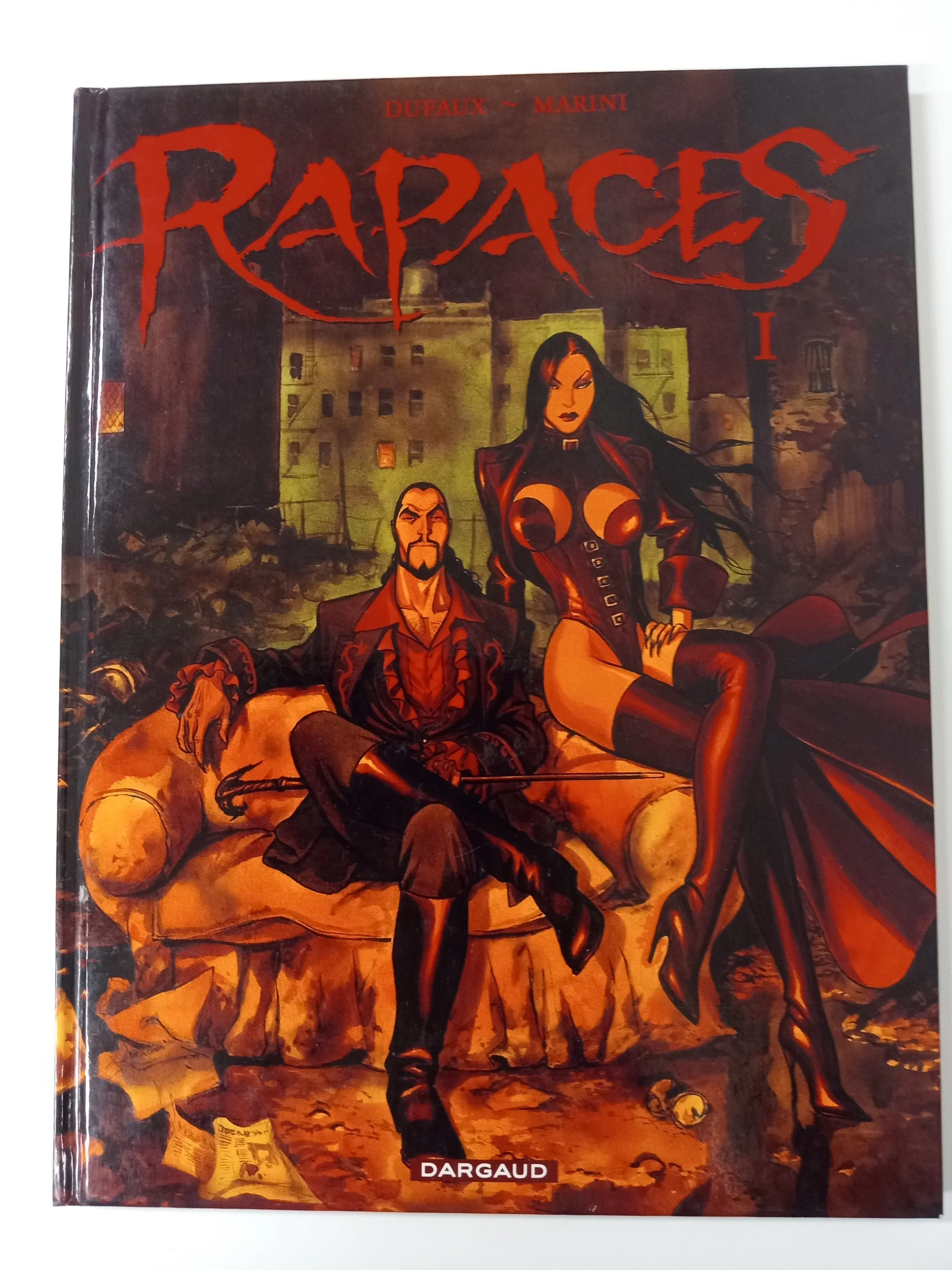 Rapaces I, Dufaux et Marini, Éditions Dargaud, 56 p.