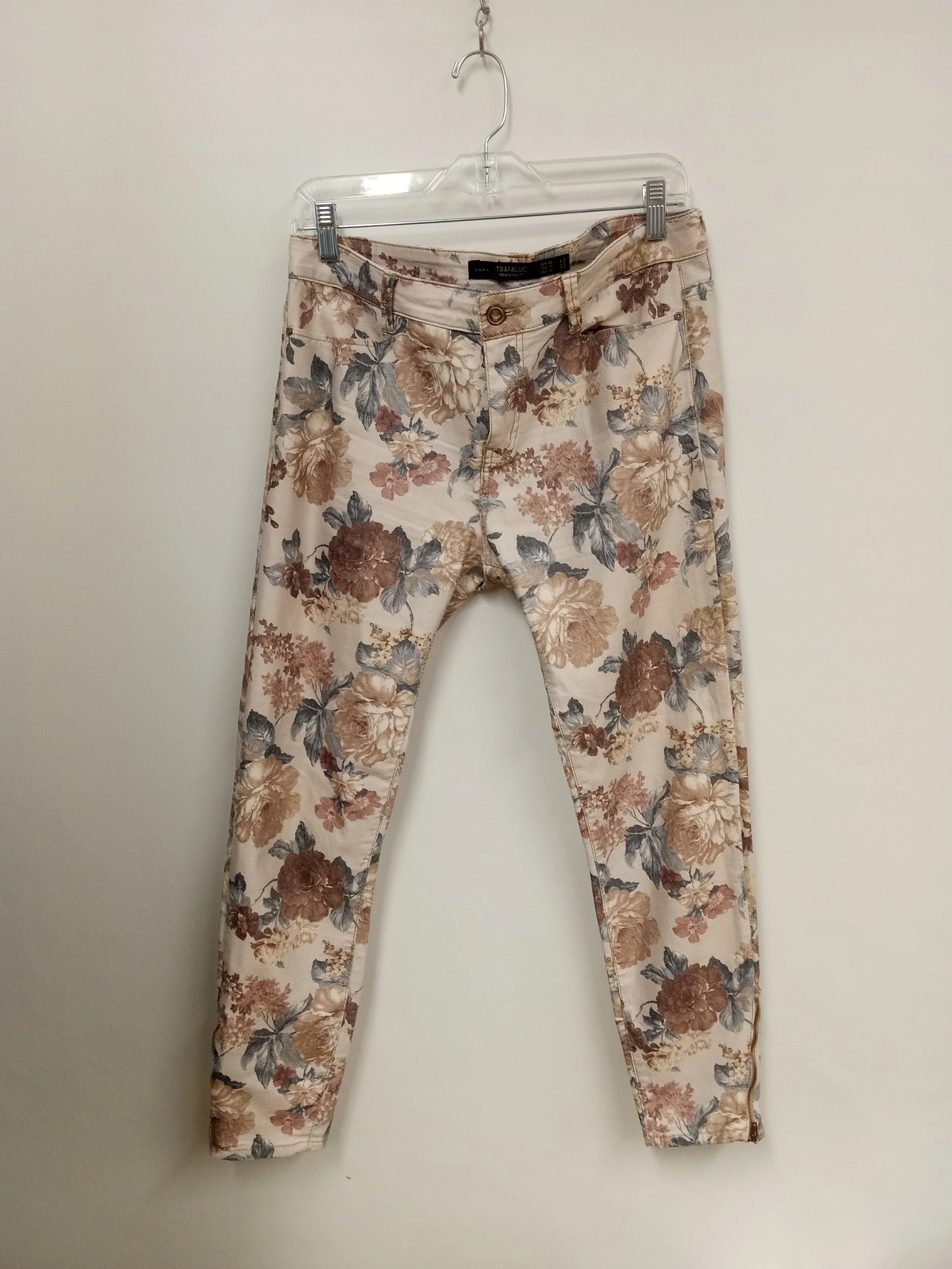 Pantalon jeans souple (stretch), Beige avec fleurs grises, brunes, roses, ZARA, Taille 10