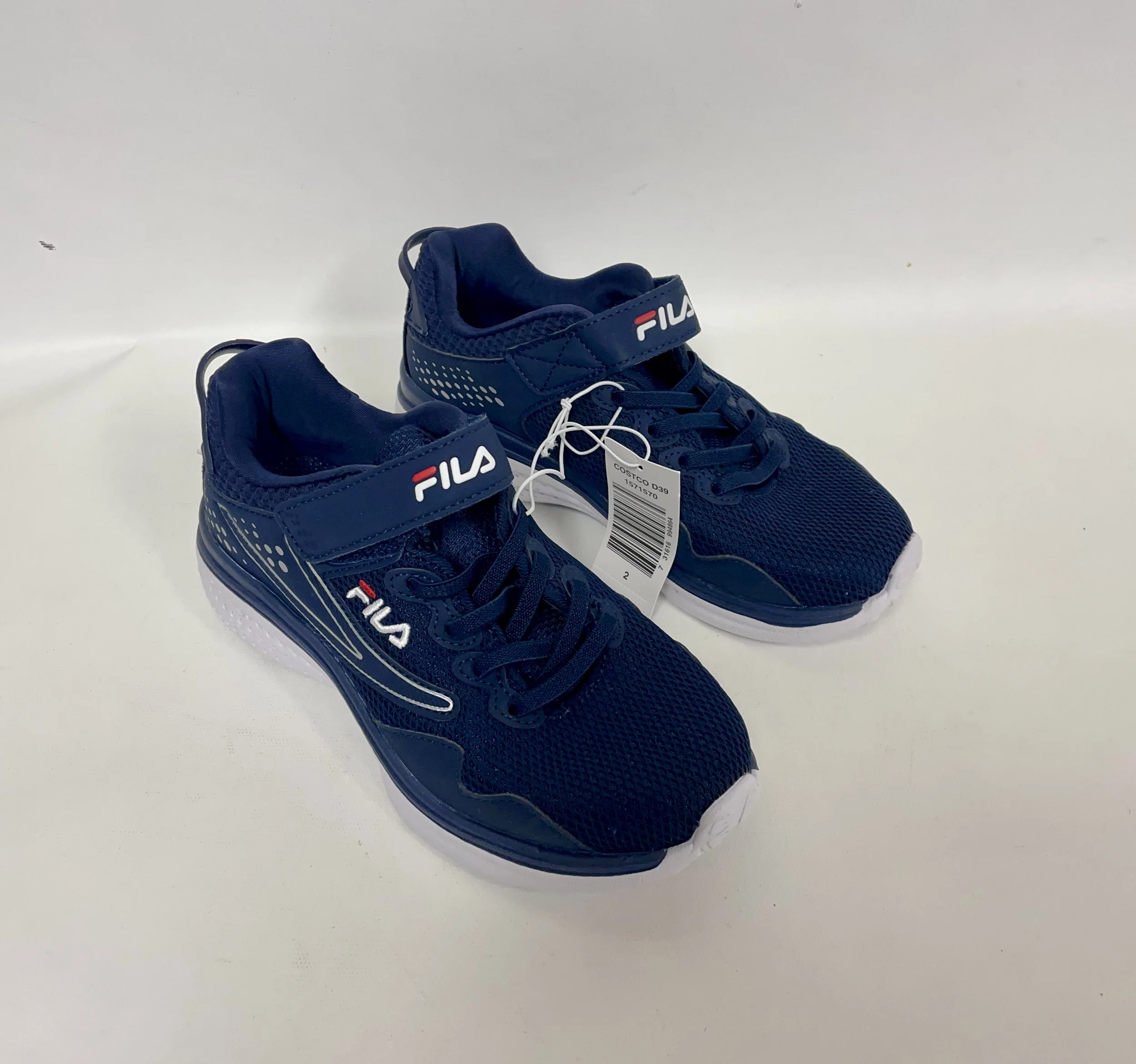 NEUFS, espadrilles bleu marine, FILA, valeur 20$, pointure 2.