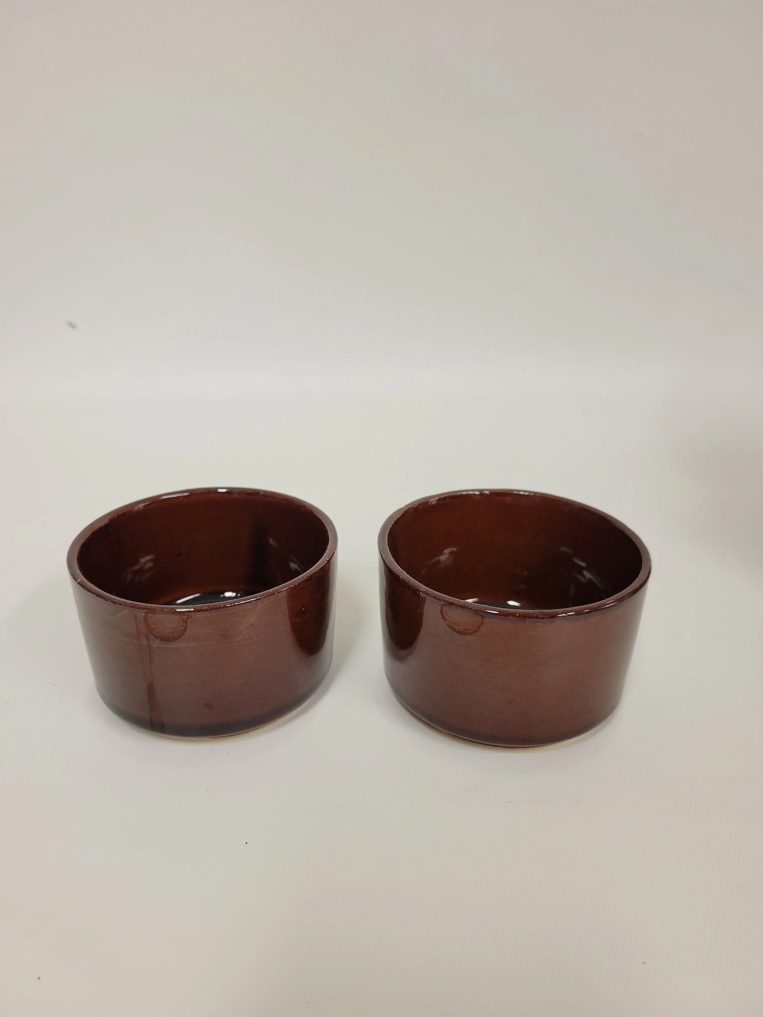 2 petits ramequins en céramique bruns, 3 x 2 po