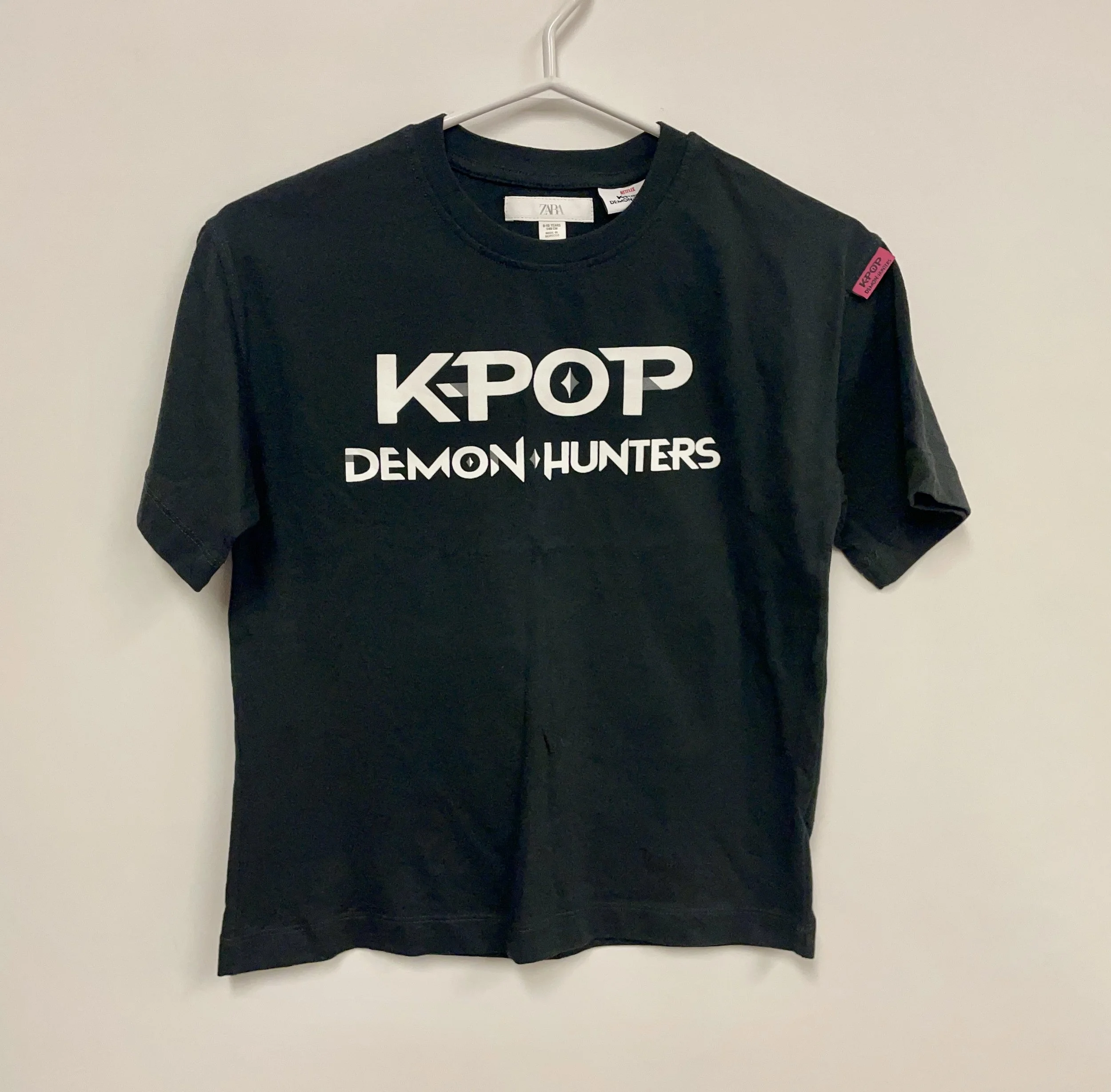 T-shirt noir K-POP Demon Hunters, ZARA, taille 9-10 ans.