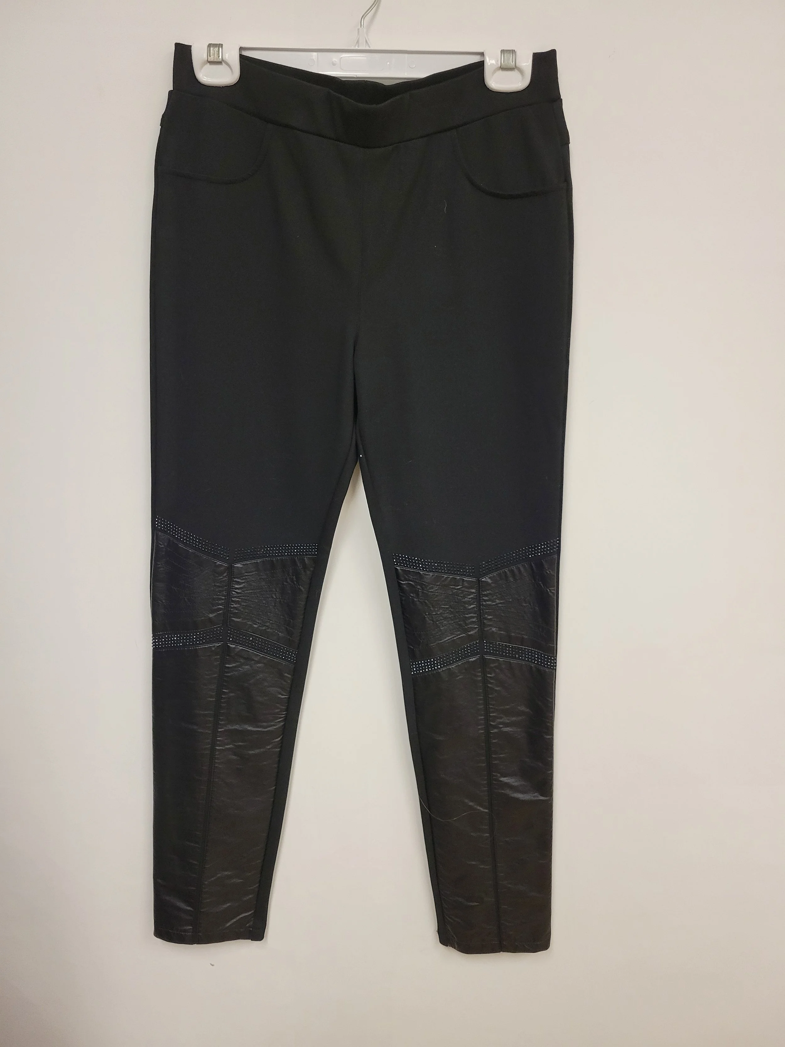 Pantalon noir style legging, brillants et cuir au bas, Tricotto, taille 10