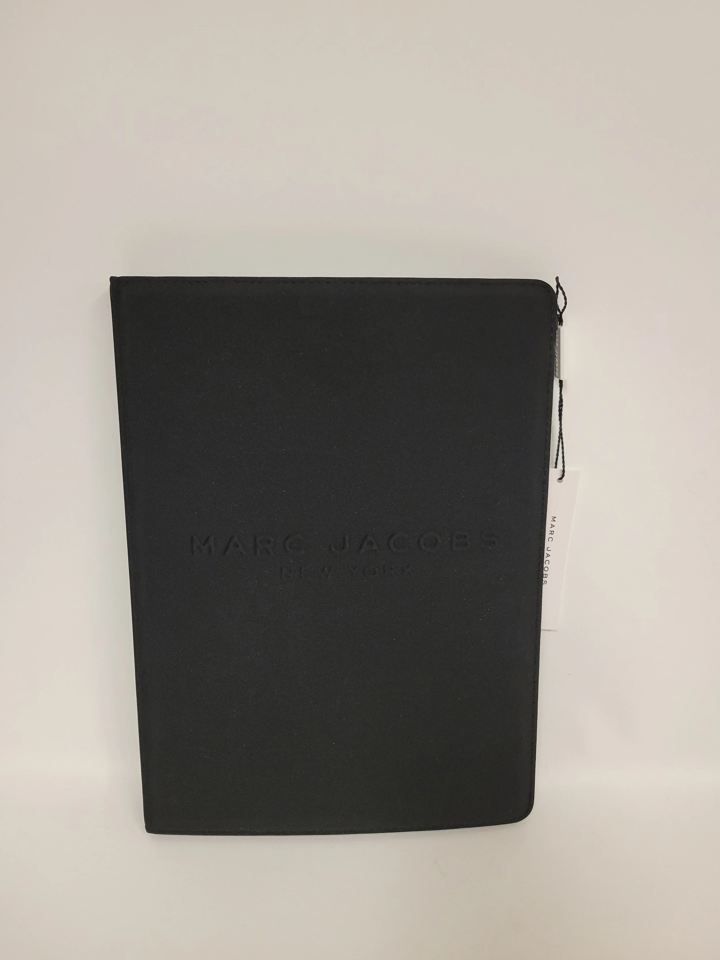 NEUF - Étui pour tablette noir, Marc Jacobs, 8.5 x 12 po