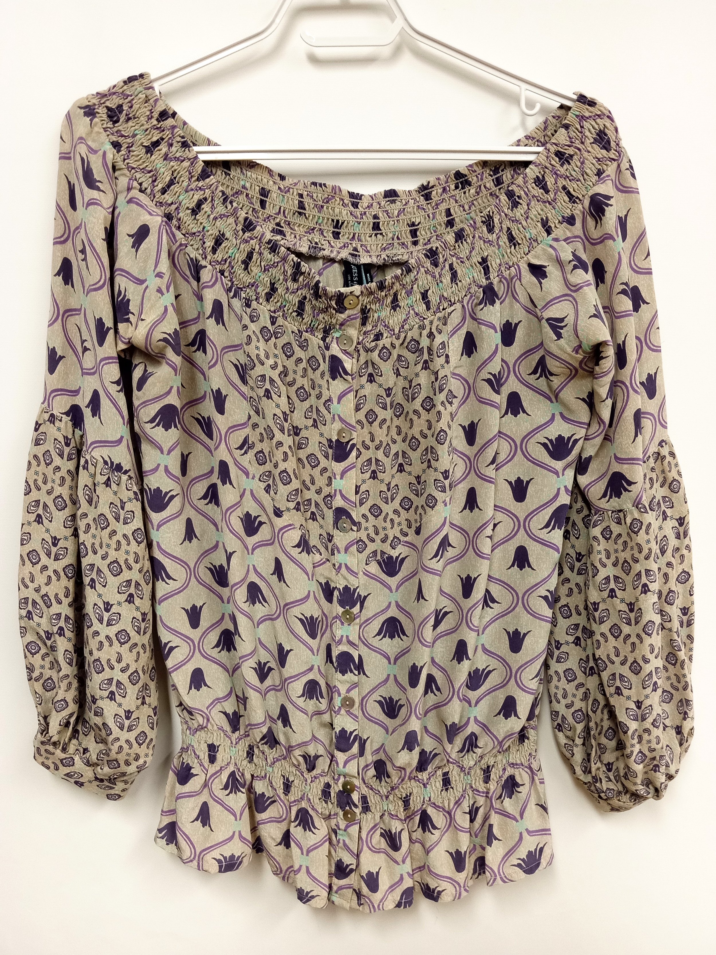 Haut gris avec motifs multicolores en 100% soie, Guess by Mariano, S