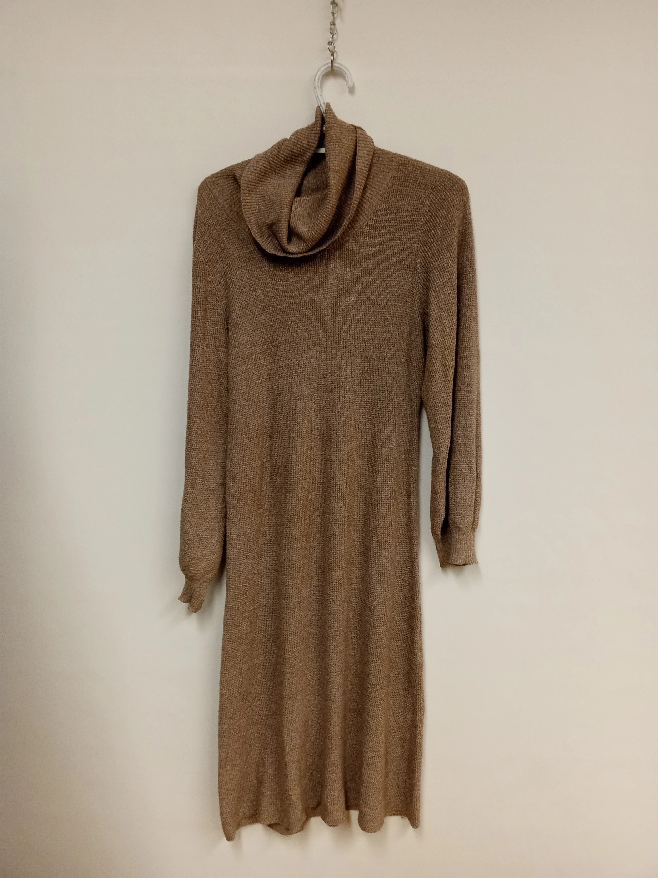 Robe longue en maille, col roulé, beige, PINK ROSE. taille M