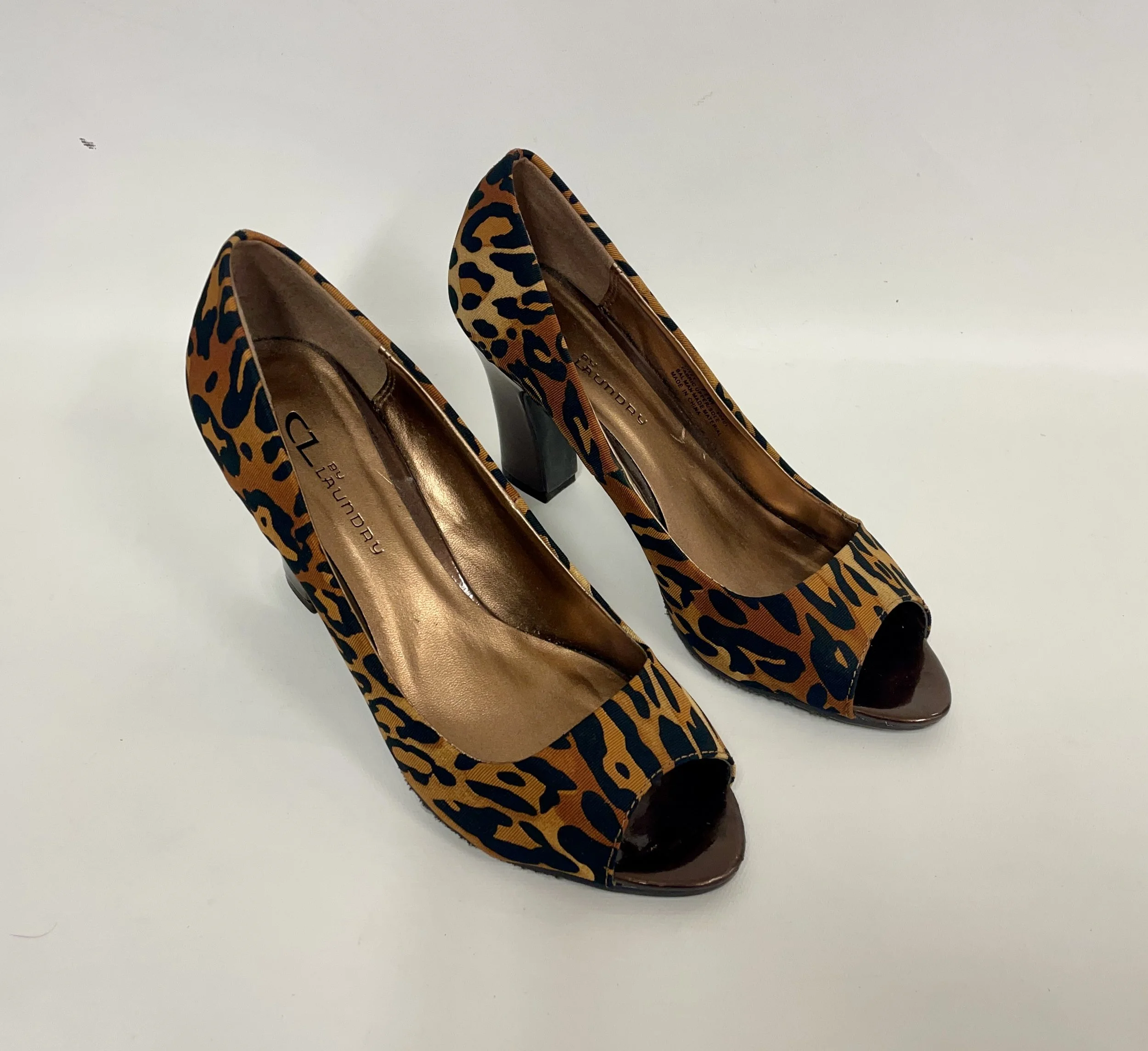 Chaussures oranges et noires, talons 3 1/2 po, BY CLAUNDRY, 7..