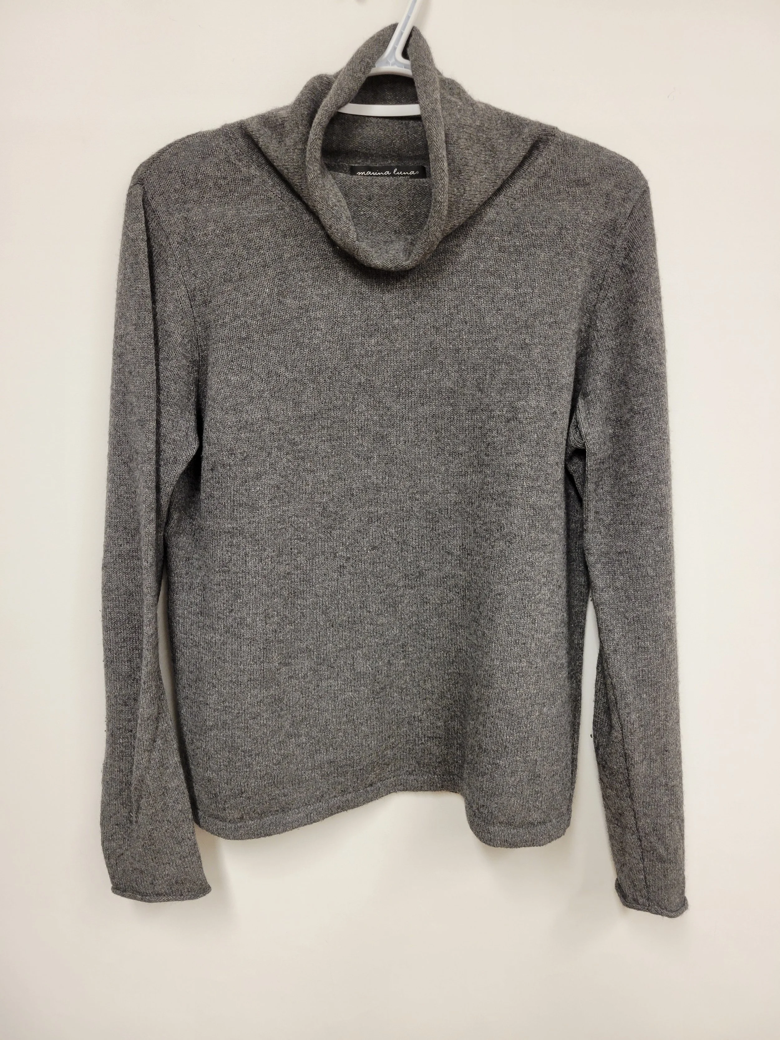 chandail gris, cashemire, marina lyna, L