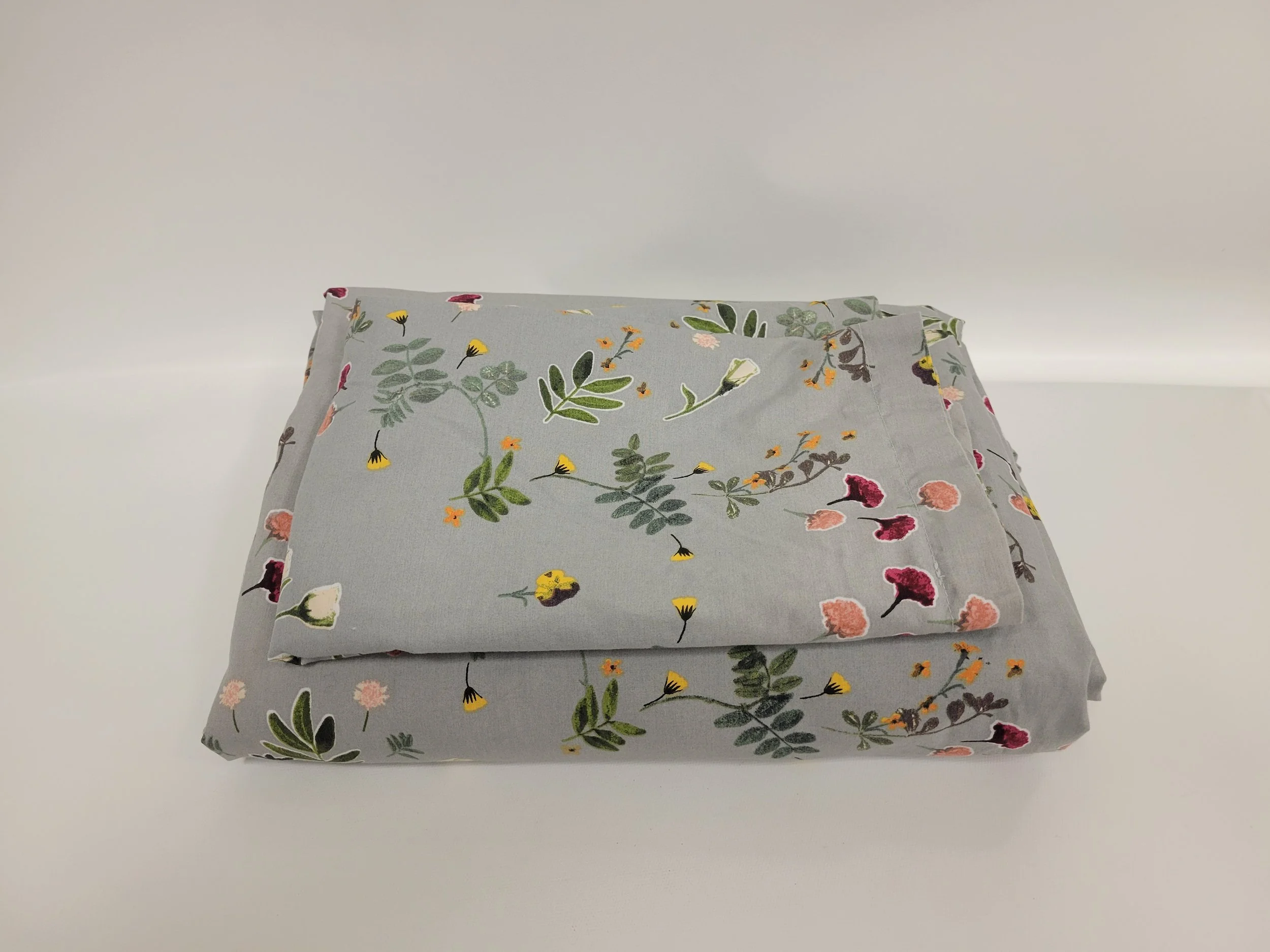 housse de couette grise motif fleurs, lit double/queen