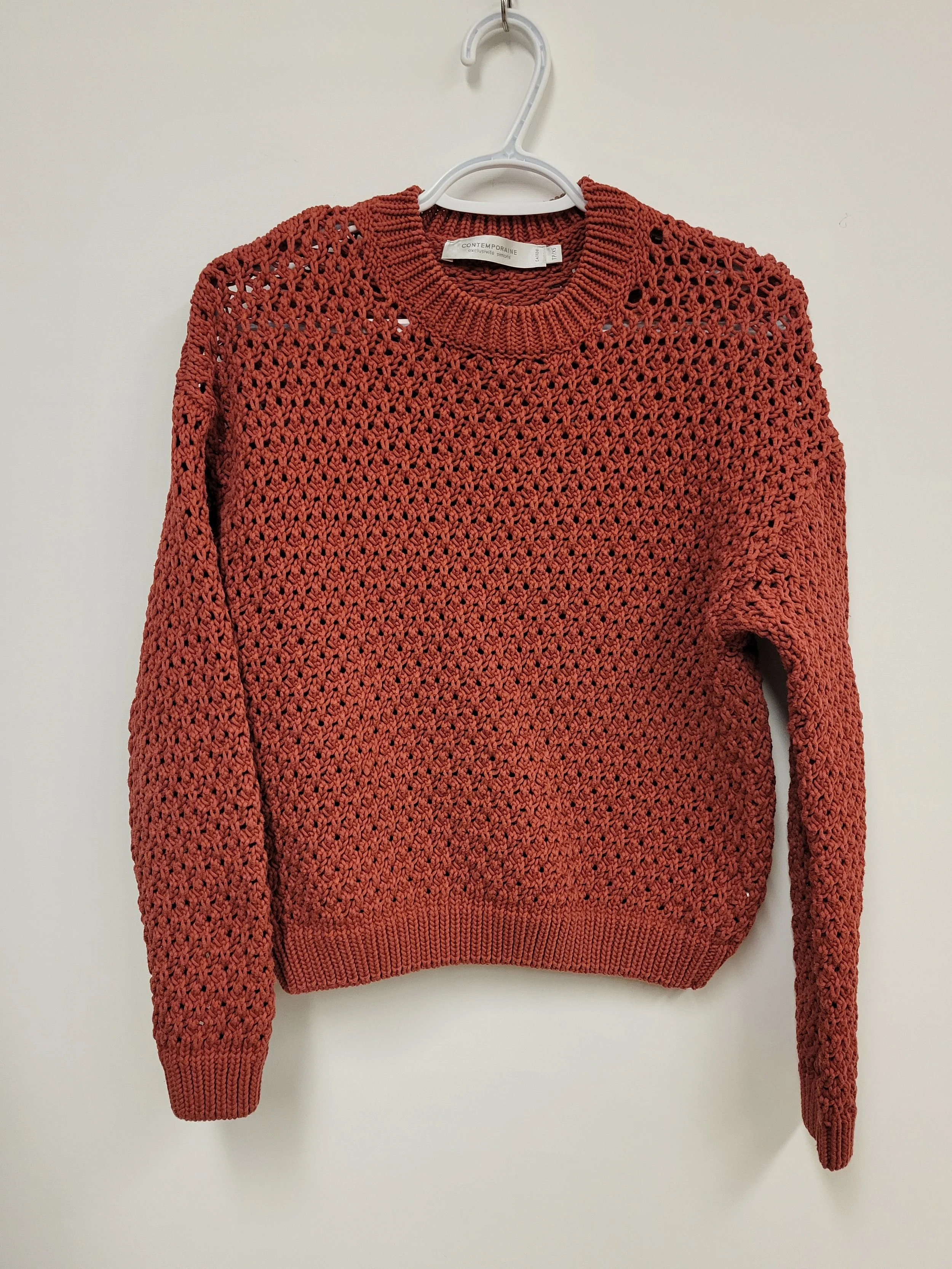 Chandail rouge brique en tricot de coton, Contemporaine, XS