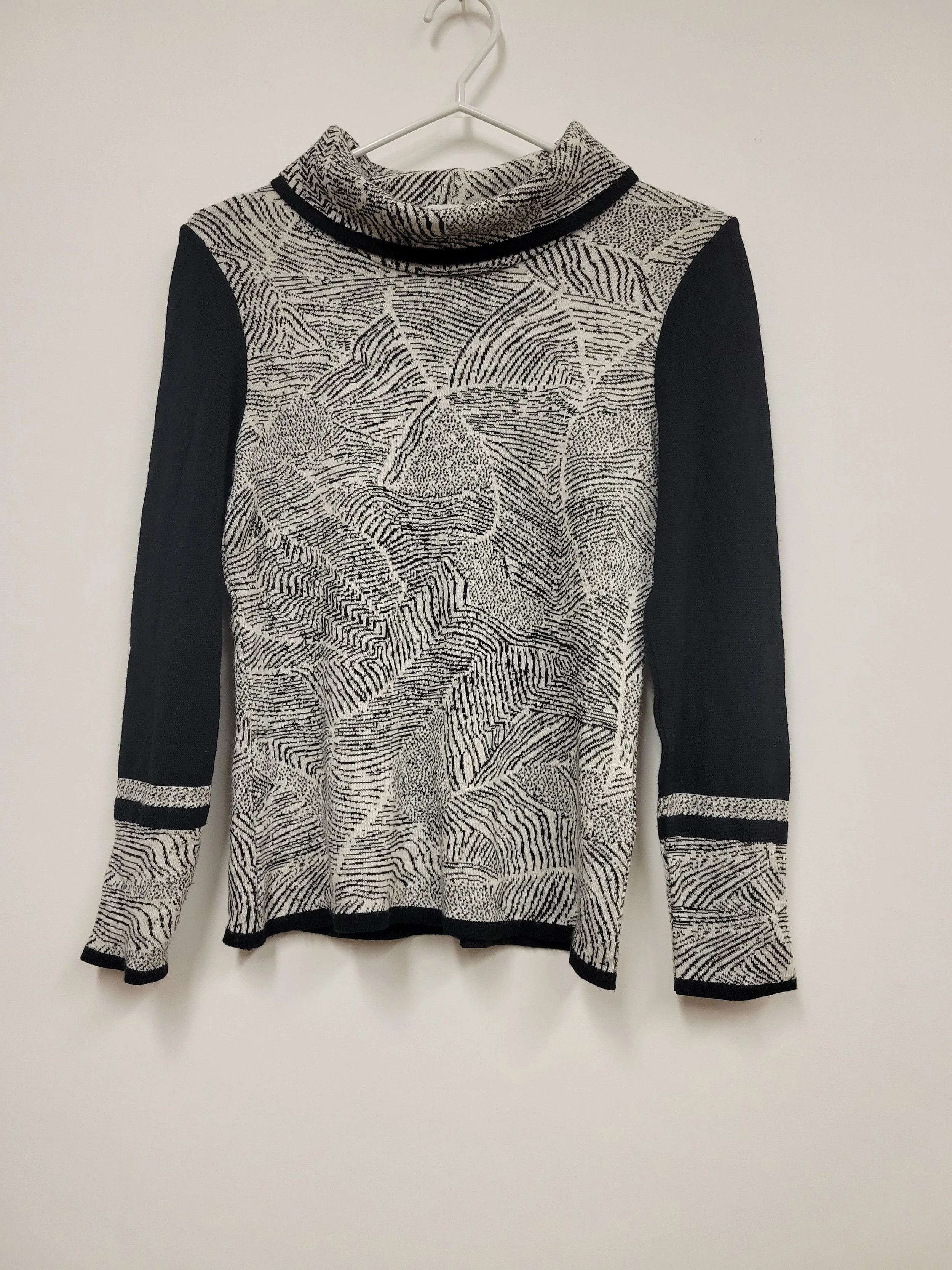 Chandail motif noir et blanc, pauporte, taille 38